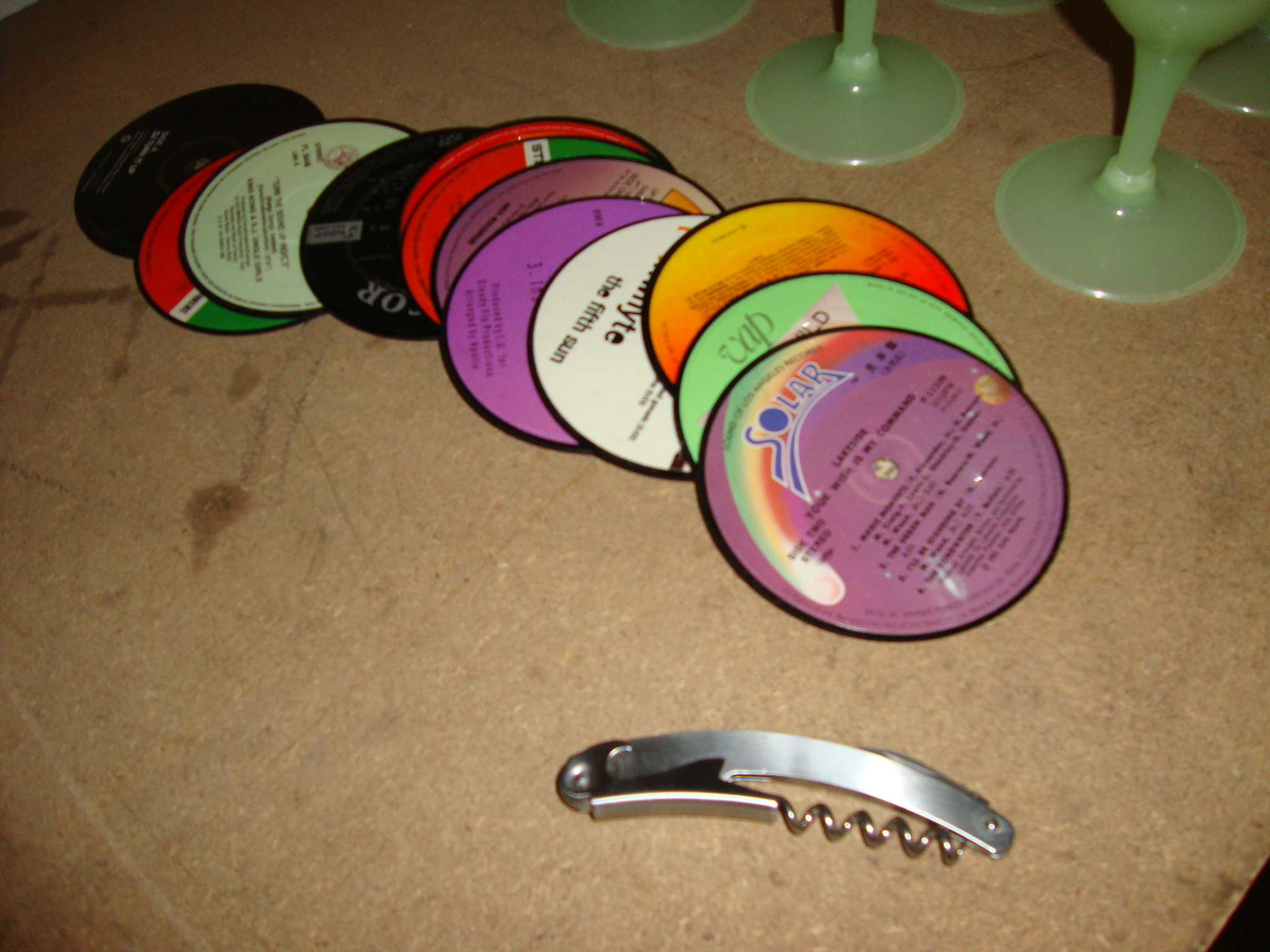 Mixed glassware/miscellaneous bar related lot comprising 1 off corkscrew, 12 off drinks coasters - Image 2 of 4