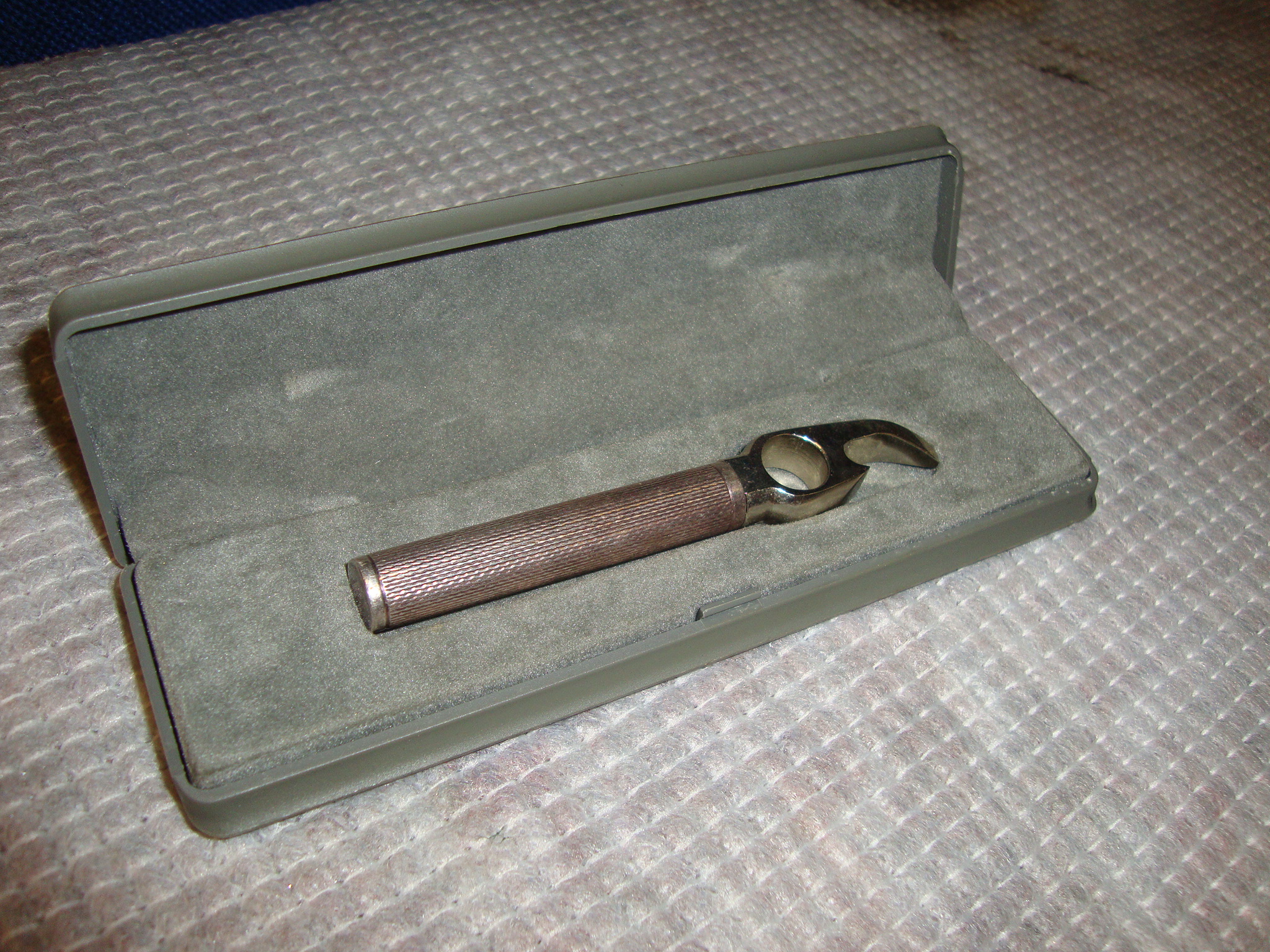 Silver 2-piece travel corkscrew in presentation case, understood to be made by Mappin & Webb however