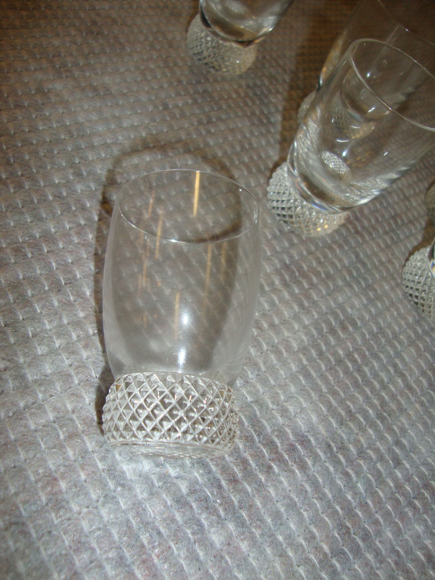 8 off Villeroy & Boch Octavie fine crystal shot glasses, 64mm tall, with a retail value of £11.80, - Image 2 of 2