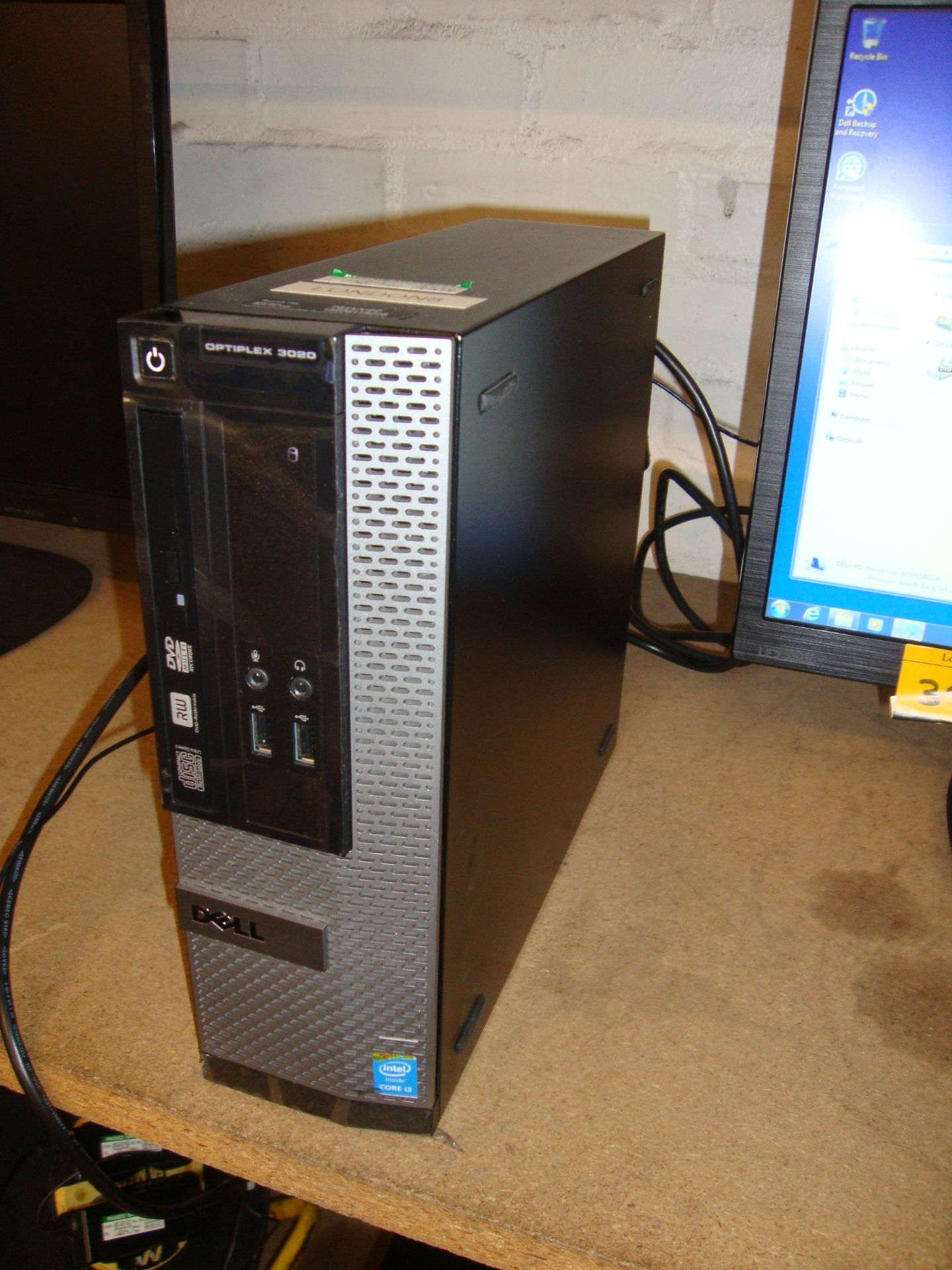 Dell Optiplex 3020 computer with Core i3-4150 processor, 4Gb RAM, 500Gb hard drive + LG 22" Monitor - Image 2 of 7