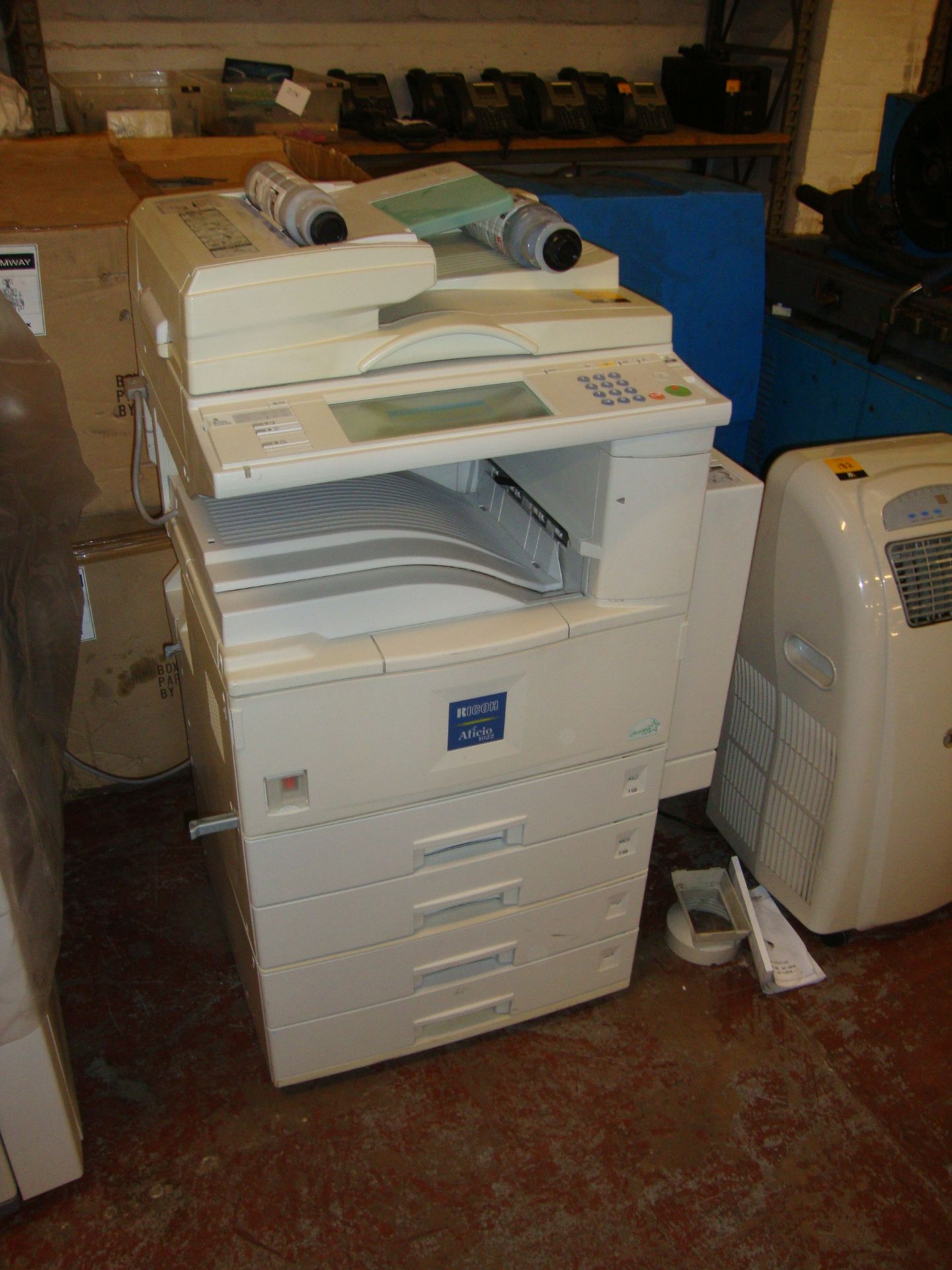 Ricoh Aficio 1022 floor standing copier with auto document feed, 4 off A4/A3 drawers, spare toner, - Image 5 of 7