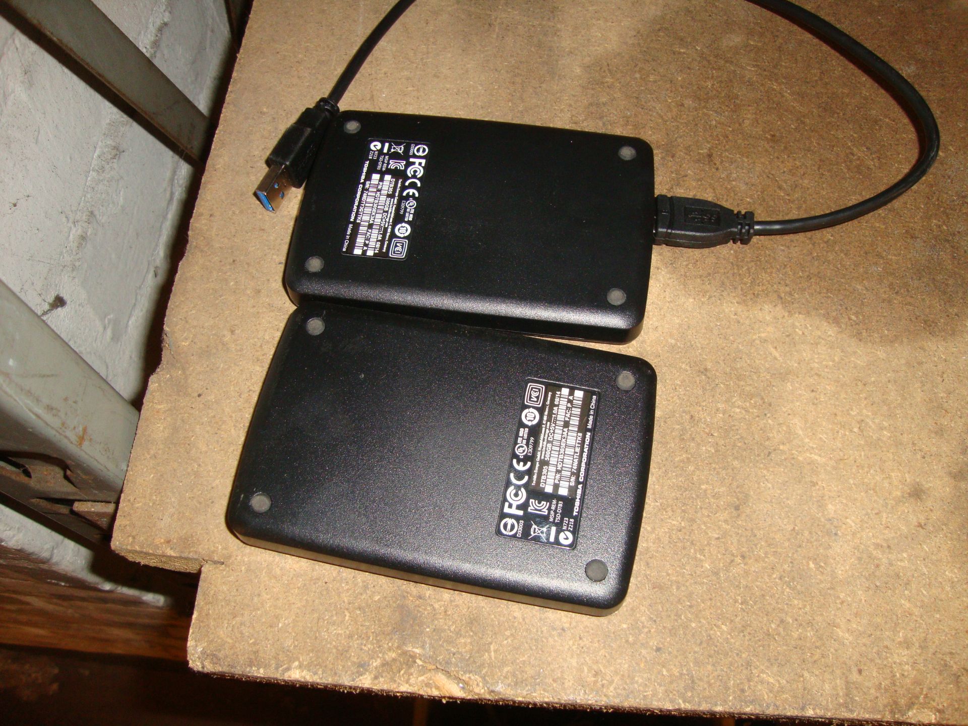 2 off Toshiba portable 500Gb hard drives model DTB305, including 1 off USB lead for use with same - Image 3 of 3