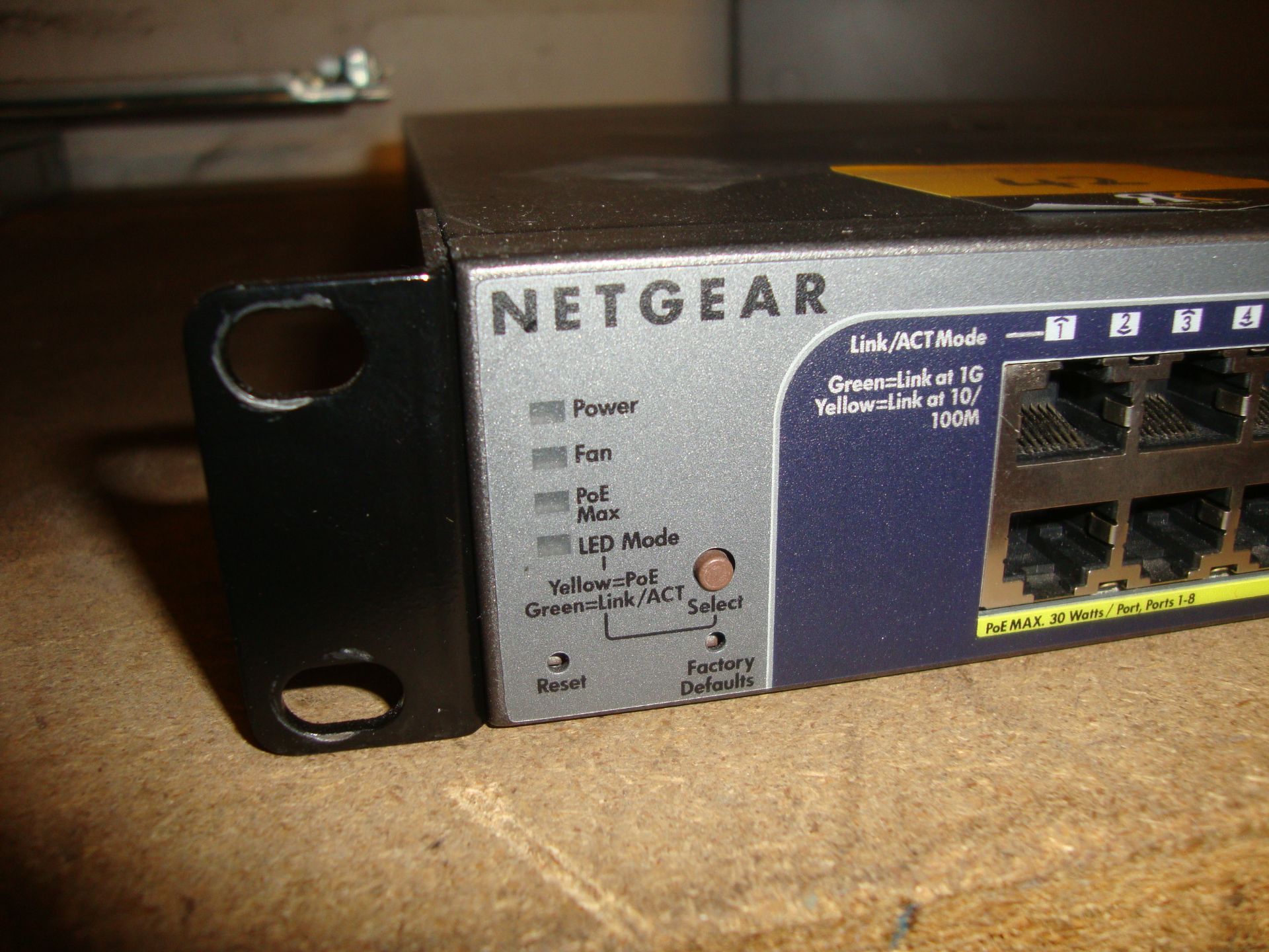 Netgear Prosafe model GS752TP rack mountable 48 port gigabit switch - Image 5 of 6