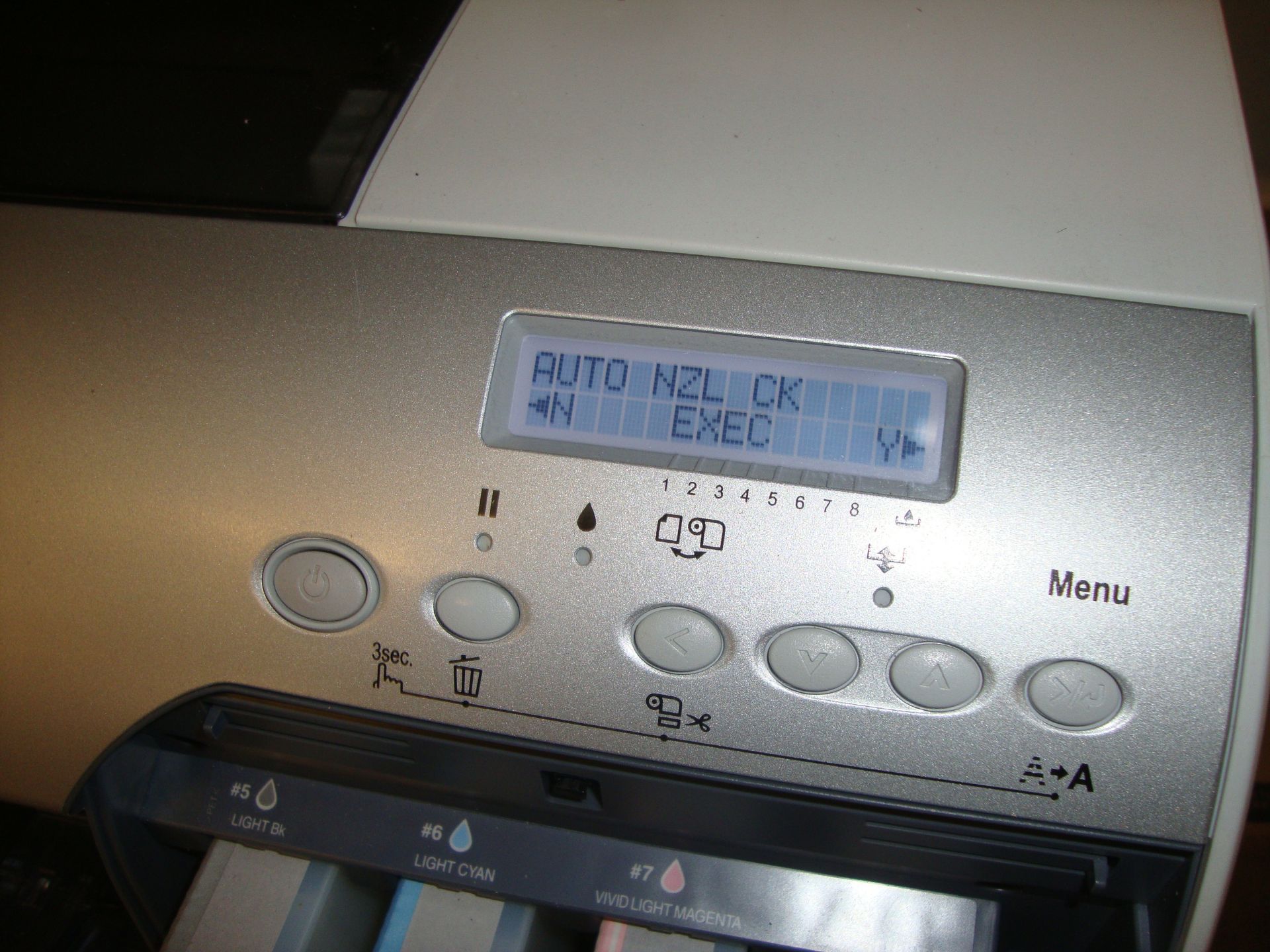 Epson Stylus Pro 4880 A2 printer including manual, disc, cables, small quantity of spare cartridges, - Image 9 of 10