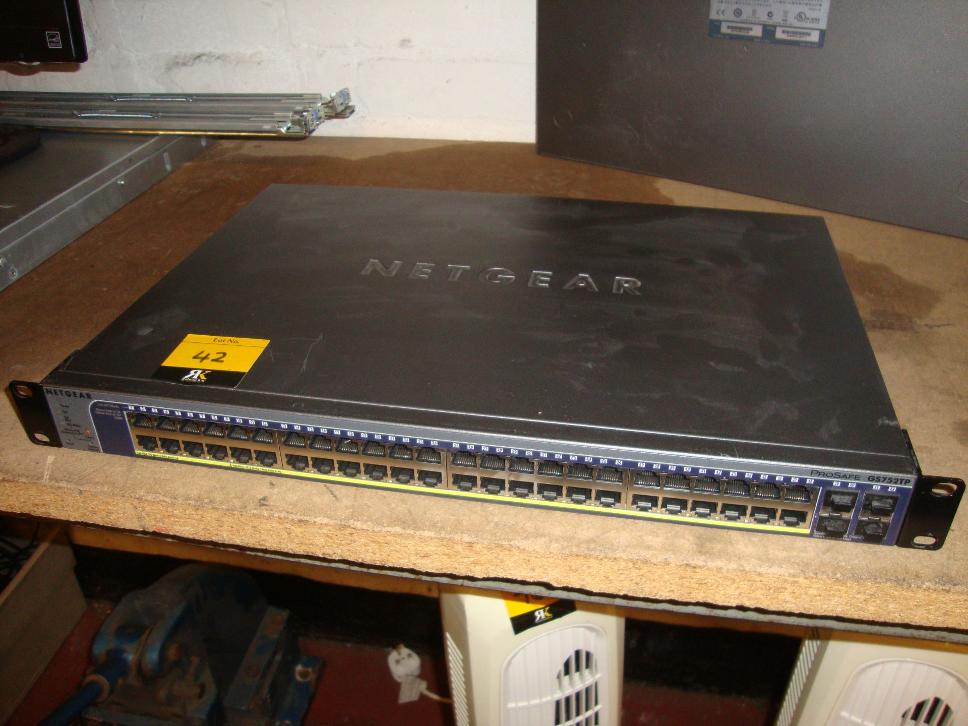 Netgear Prosafe model GS752TP rack mountable 48 port gigabit switch - Image 2 of 6