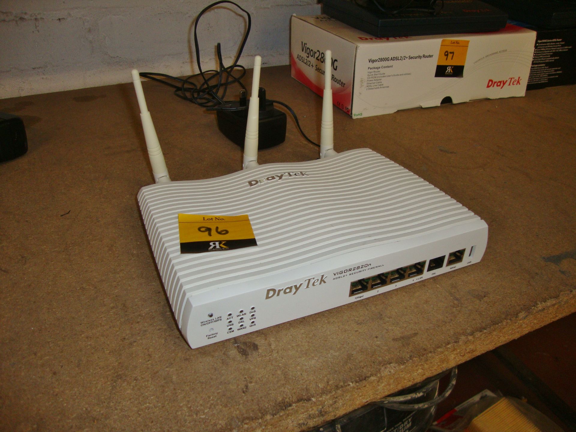 DrayTek Vigor 2820N ADSL2+ security firewall/wireless access point/modem/router