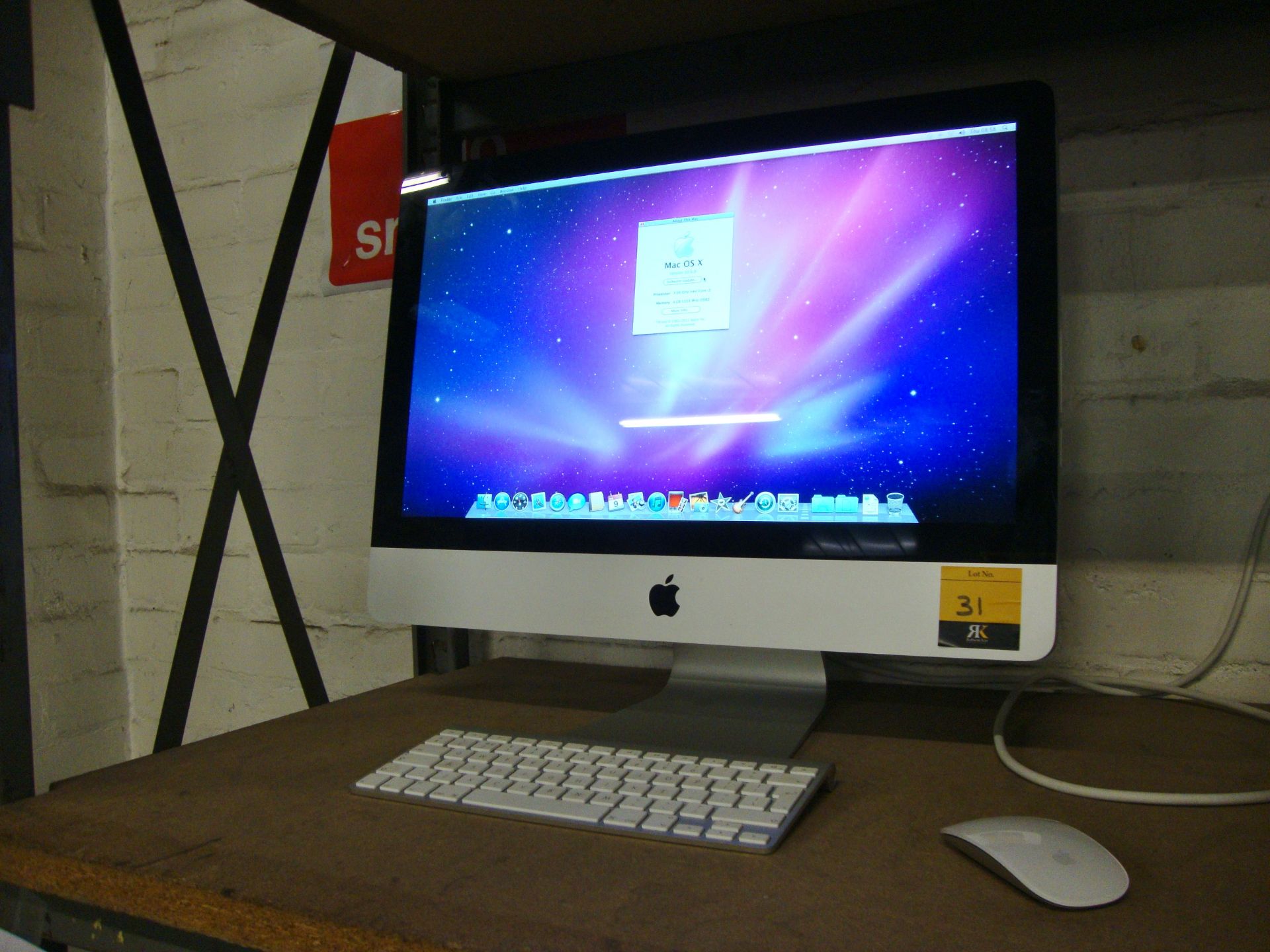Apple iMac Intel Core i3 @ 3.06GHz, 4Gb RAM, 500Gb hard drive all-in-one computer model A1311 - Image 4 of 11