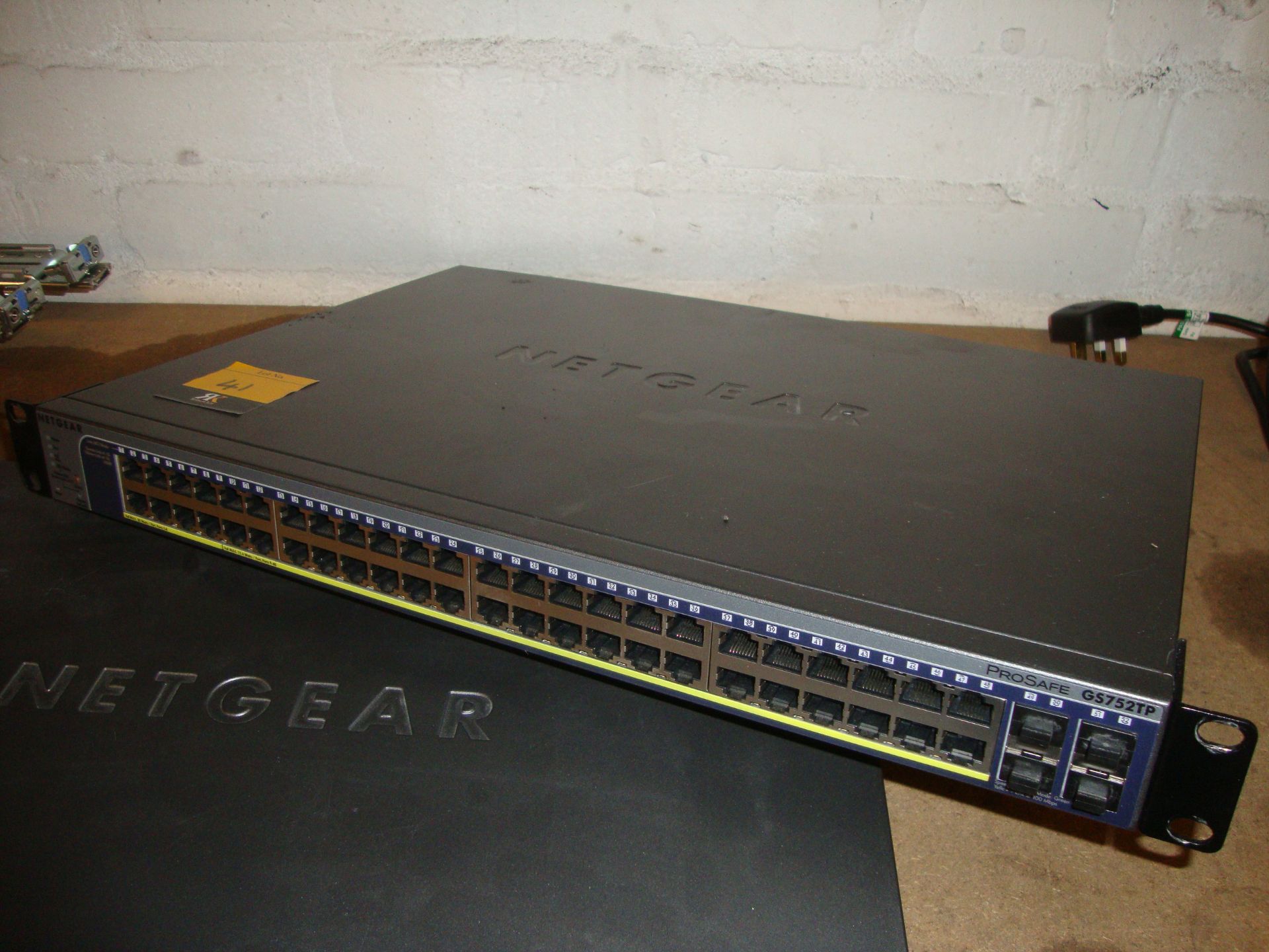 Netgear Prosafe model GS752TP rack mountable 48 port gigabit switch - Image 5 of 8