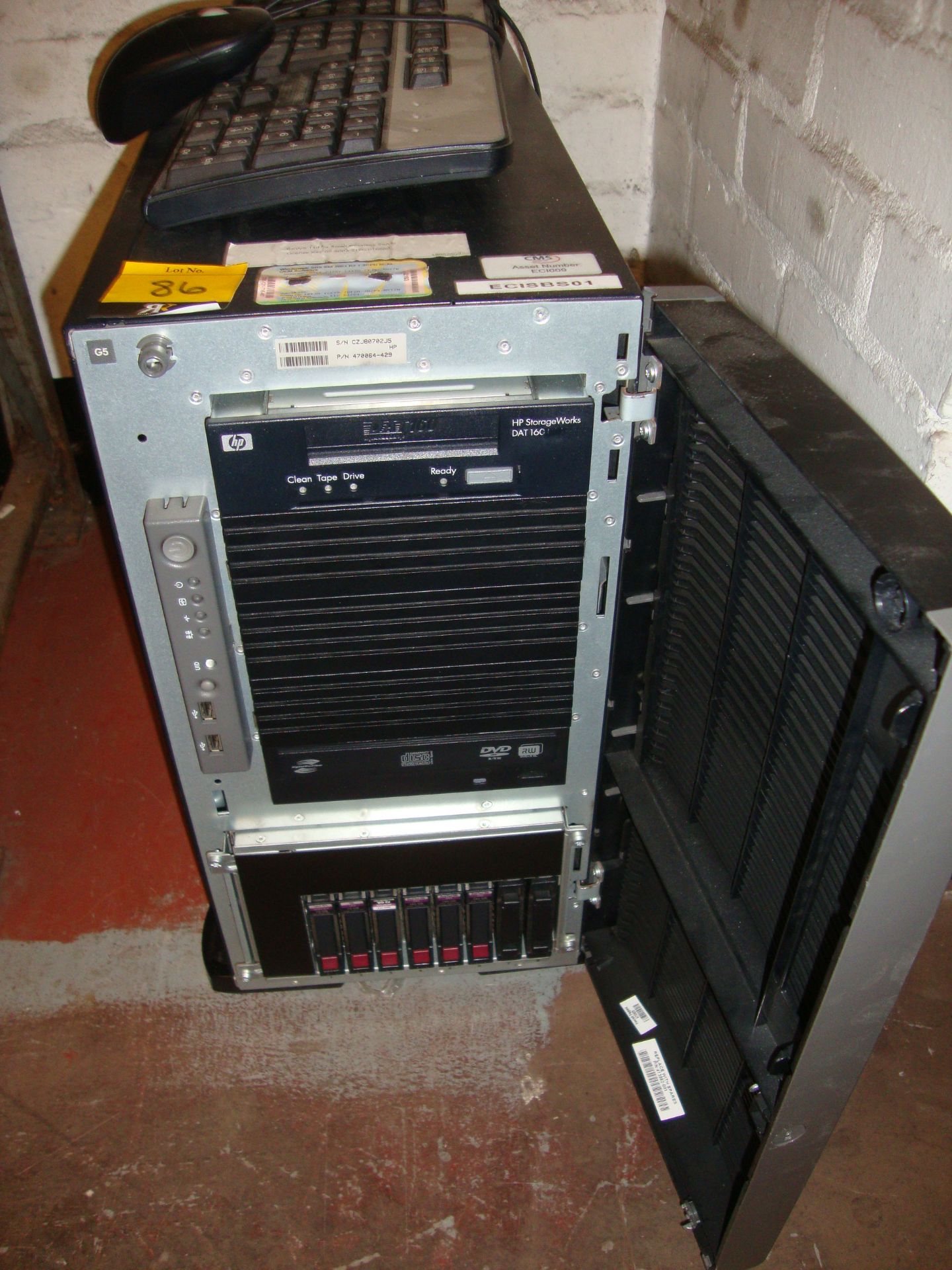 HP Proliant ML350 server including keyboard and mouse - Image 6 of 12