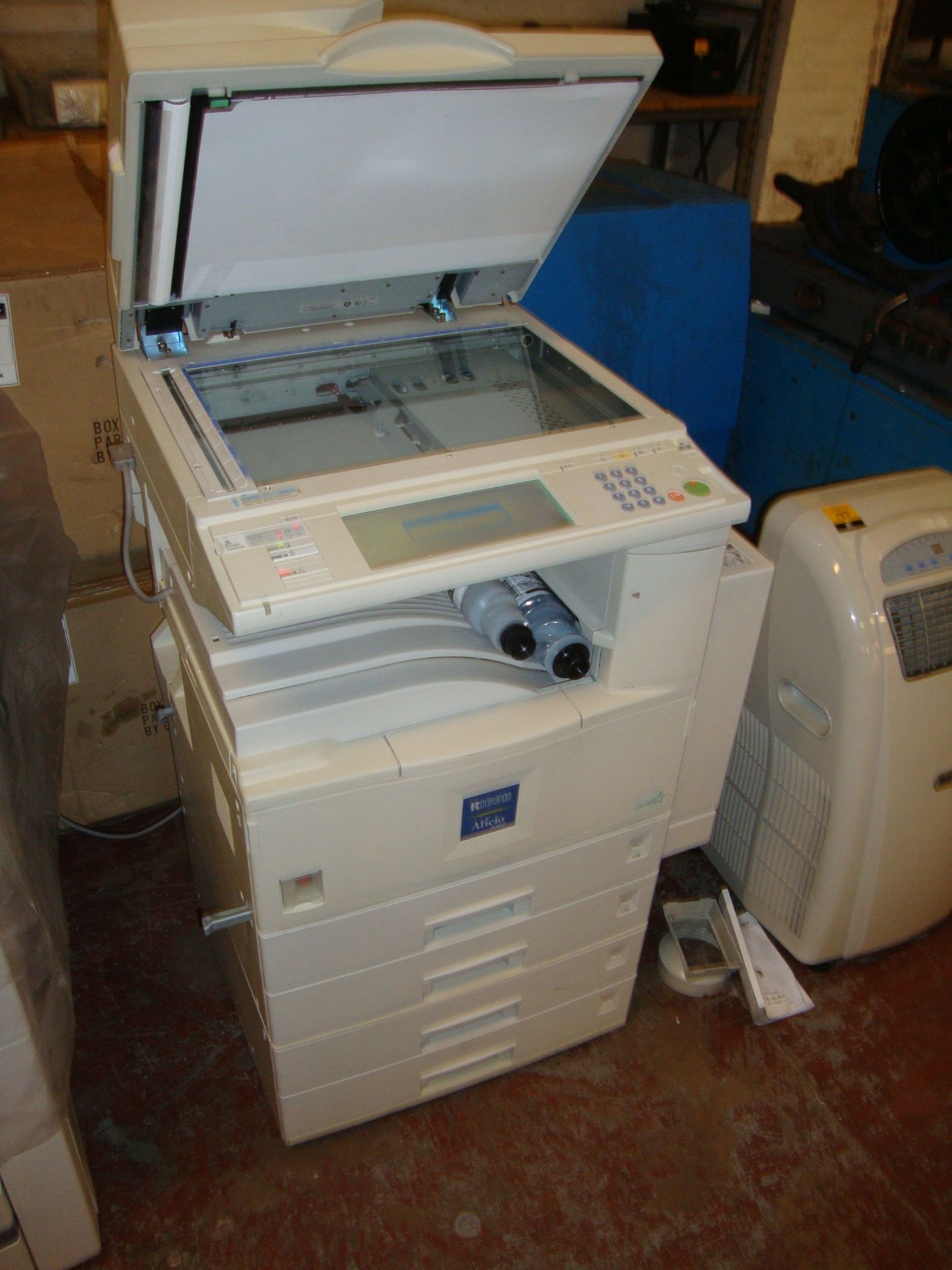 Ricoh Aficio 1022 floor standing copier with auto document feed, 4 off A4/A3 drawers, spare toner, - Image 6 of 7