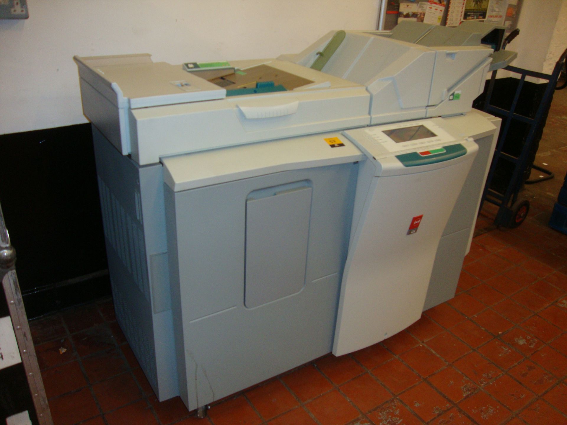 Oce VarioPrint 1075 large heavy duty printer. Please note this lot includes the 2-section flight - Image 7 of 18