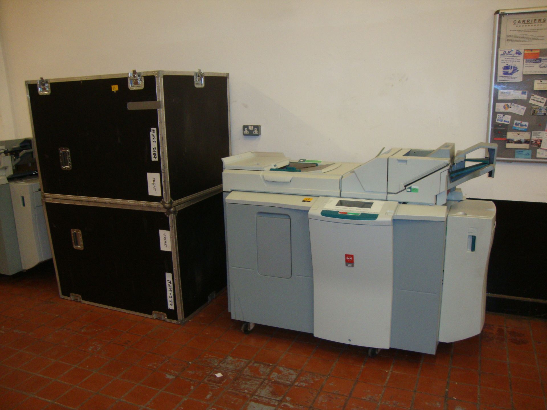 Oce VarioPrint 1075 large heavy duty printer. Please note this lot includes the 2-section flight - Image 15 of 18