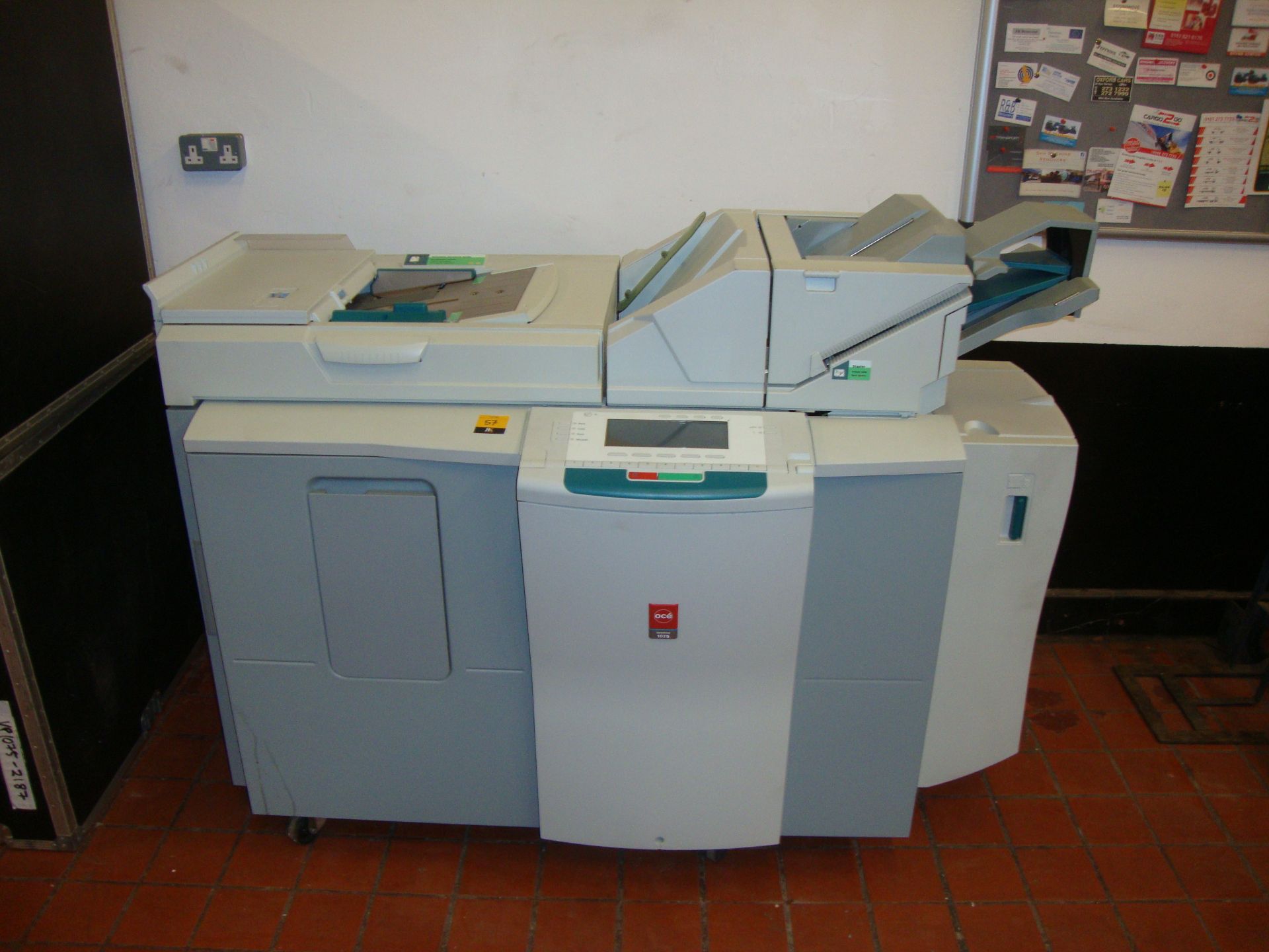 Oce VarioPrint 1075 large heavy duty printer. Please note this lot includes the 2-section flight - Image 4 of 18
