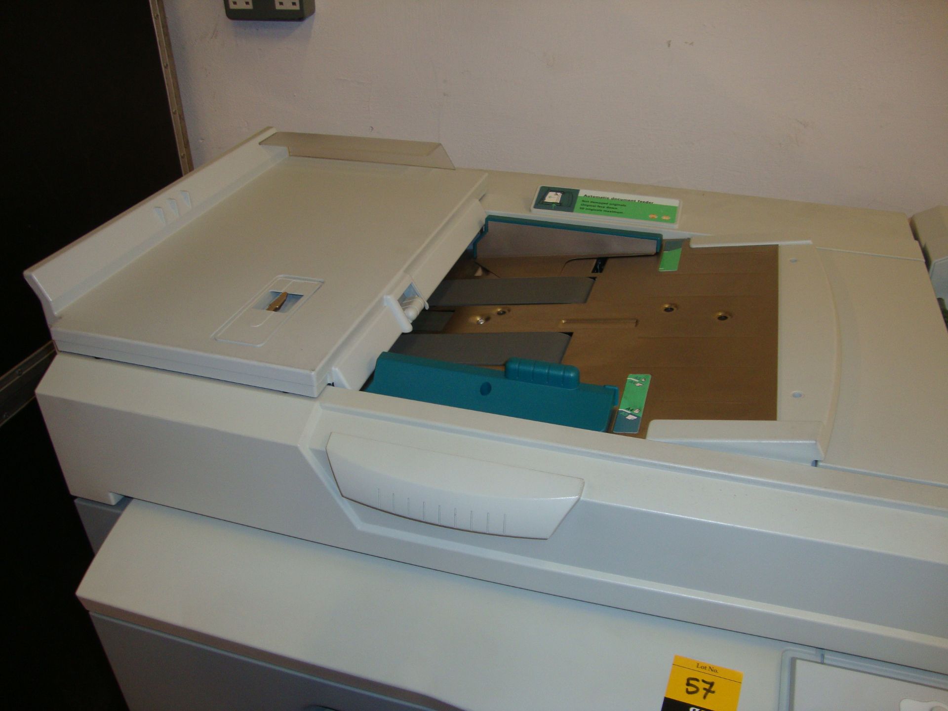 Oce VarioPrint 1075 large heavy duty printer. Please note this lot includes the 2-section flight - Image 8 of 18
