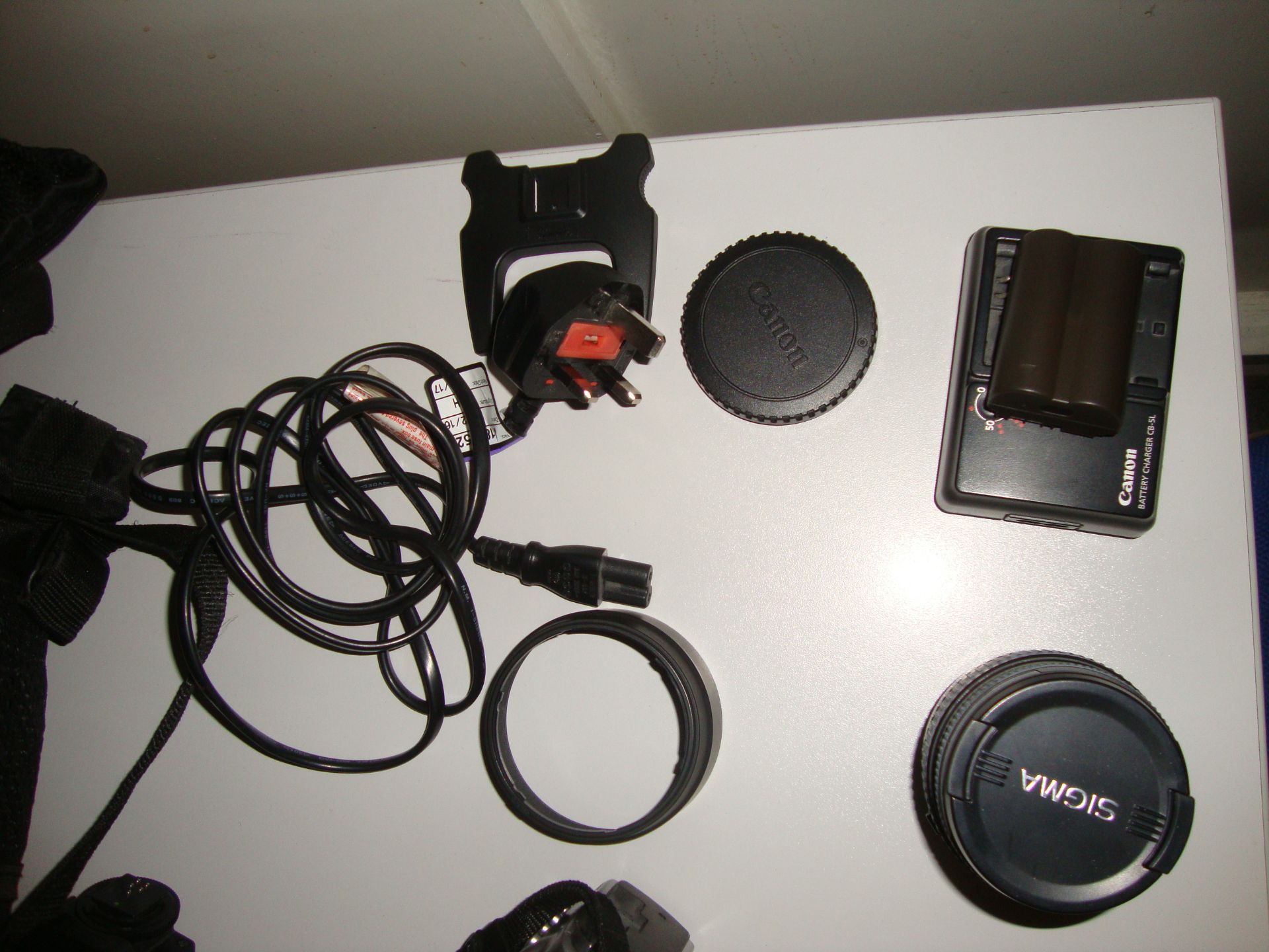 Canon 300D EOS digital SLR camera and lenses - Image 5 of 9