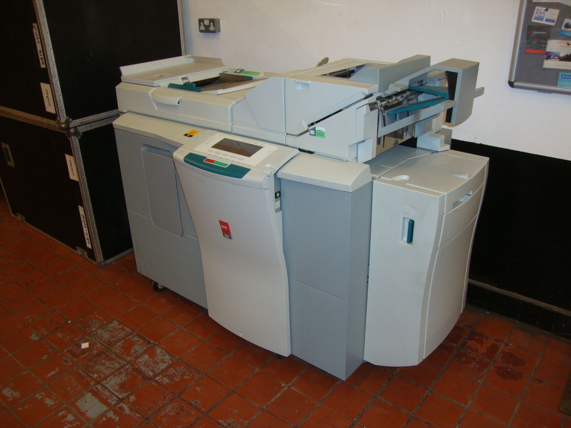Oce VarioPrint 1075 large heavy duty printer. Please note this lot includes the 2-section flight - Image 5 of 18