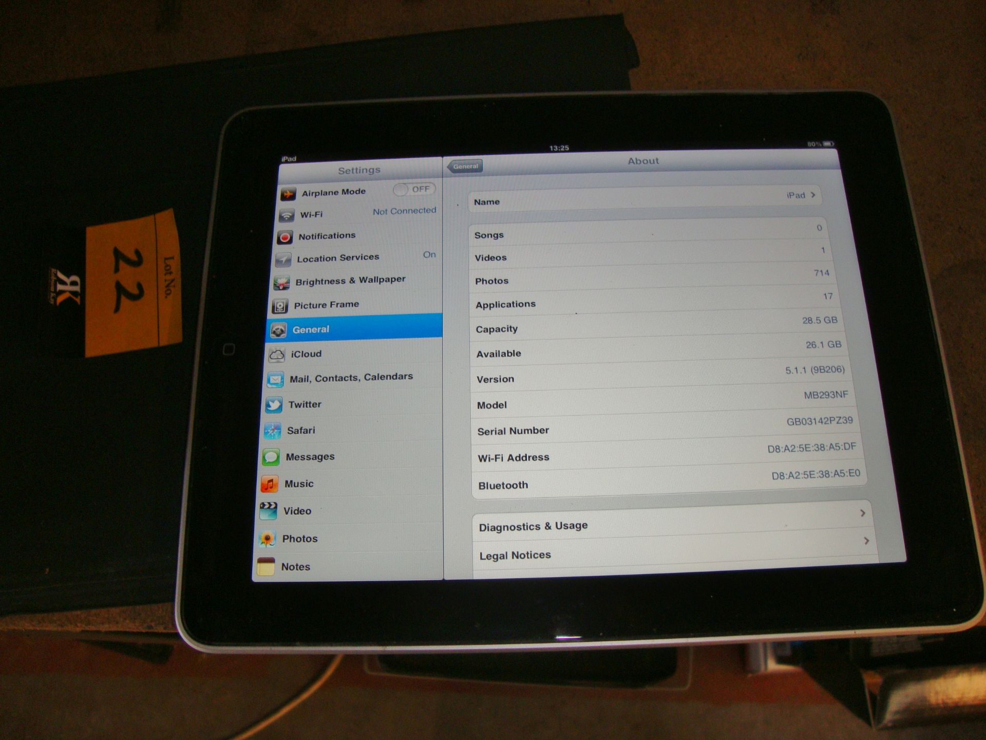 Apple iPad 32Gb model A1219, with silver back. Includes Smart Cover. Includes non-Apple branded - Bild 2 aus 6