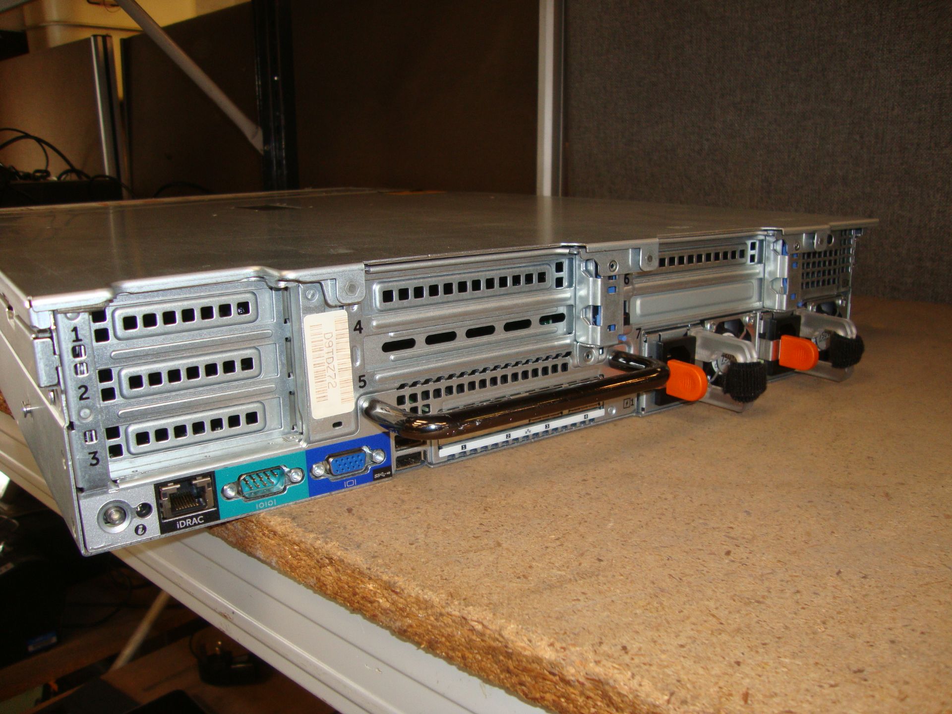 Dell PowerEdge model R730 server with twin Xeon 6 Core E5-2609 V3 1.9 GHz processors, 96Gb RAM, - Bild 4 aus 15