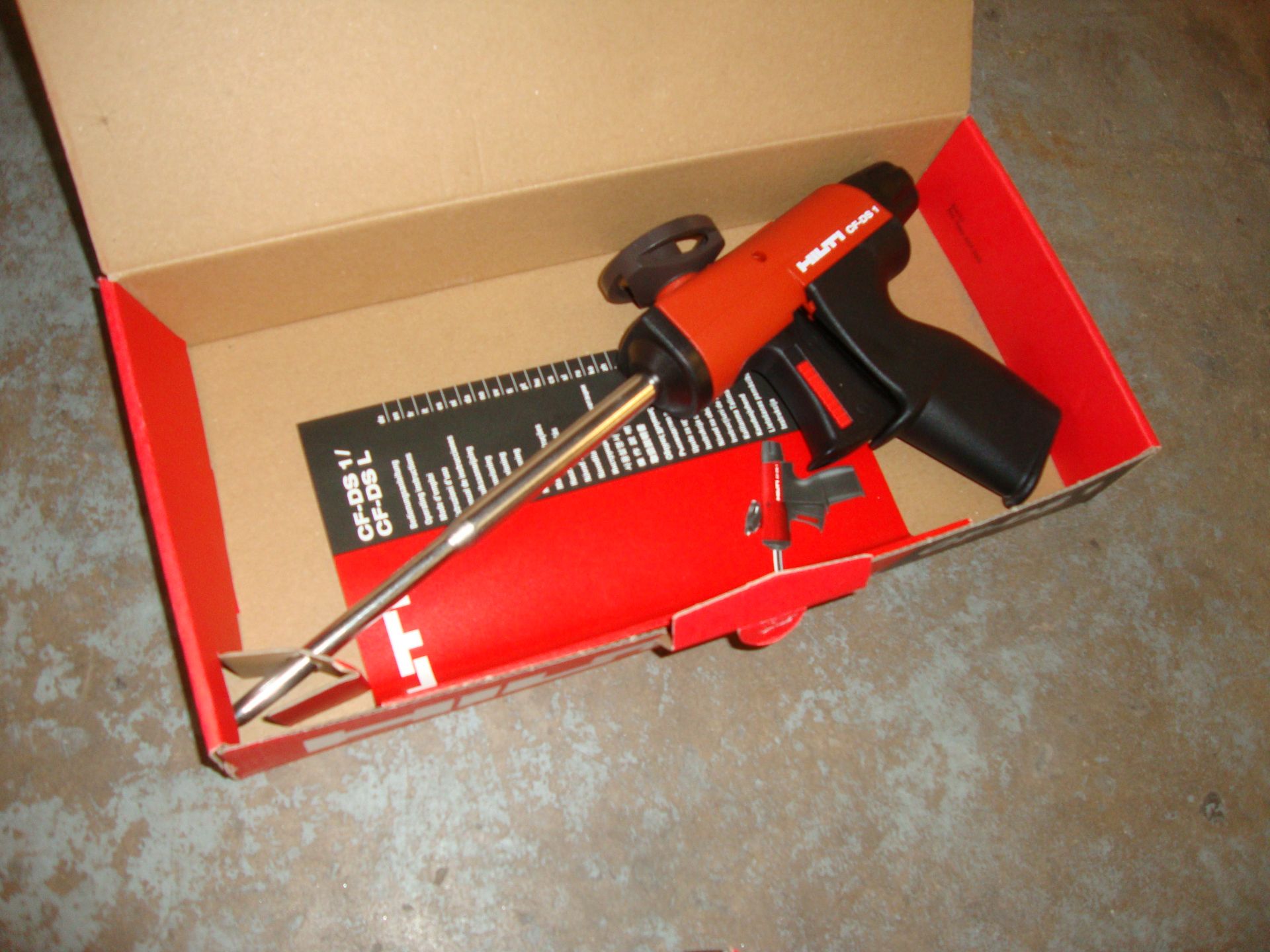 Hilti model CF-DS1 dispenser gun - appears unused. Includes box and instruction booklet/manual - Bild 2 aus 2