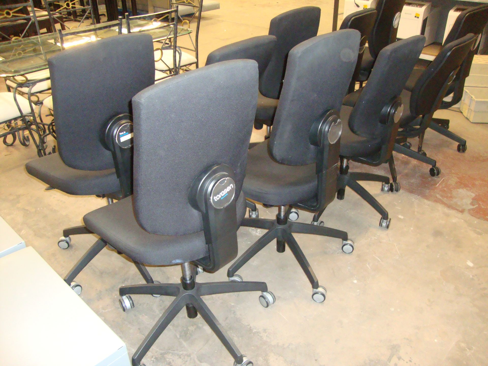 6 off matching black operator's chairs - Image 5 of 7