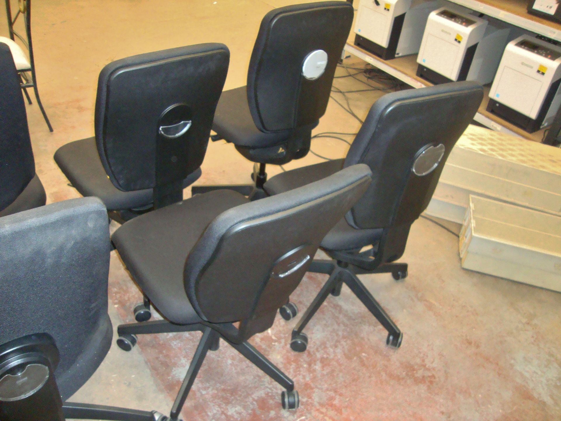 4 off matching black operator's chairs - Bild 5 aus 6