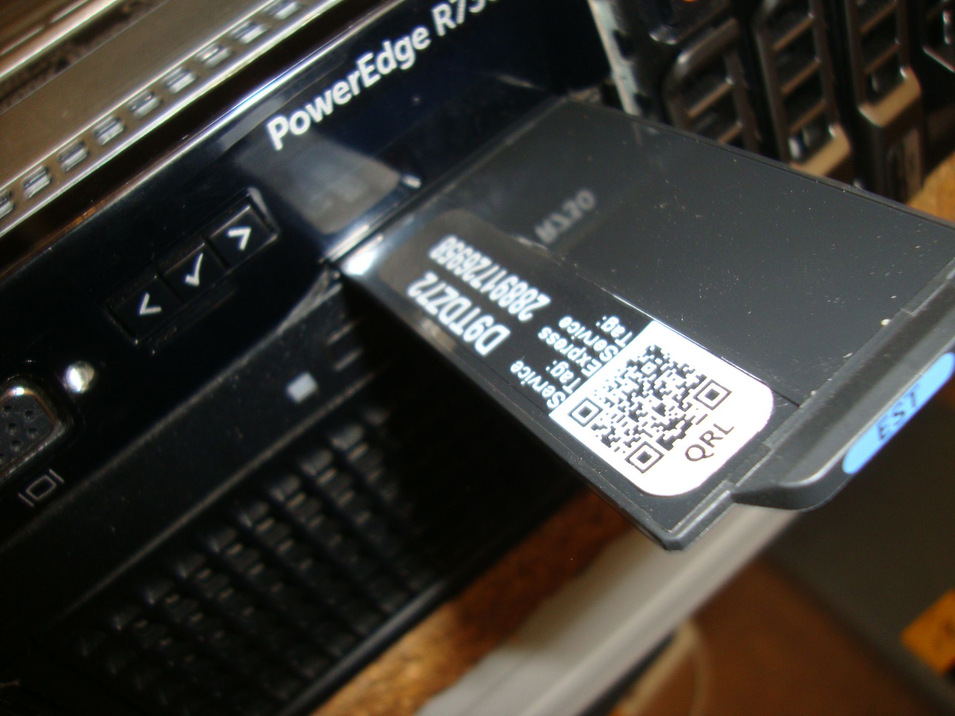 Dell PowerEdge model R730 server with twin Xeon 6 Core E5-2609 V3 1.9 GHz processors, 96Gb RAM, - Bild 3 aus 15