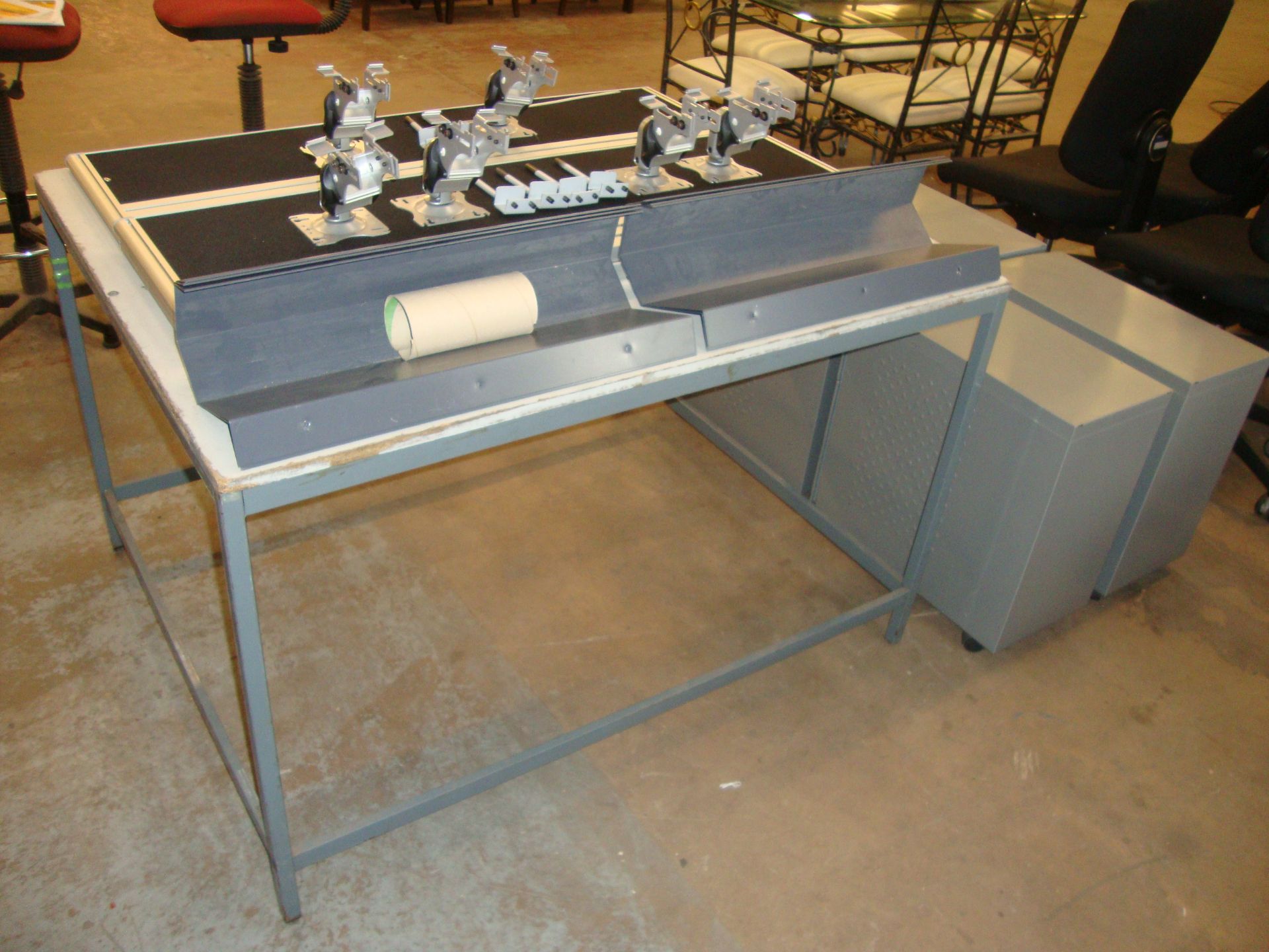 Mixed office equipment lot for use with small call centre-type desk comprising 4 off slim grey/ - Image 6 of 8