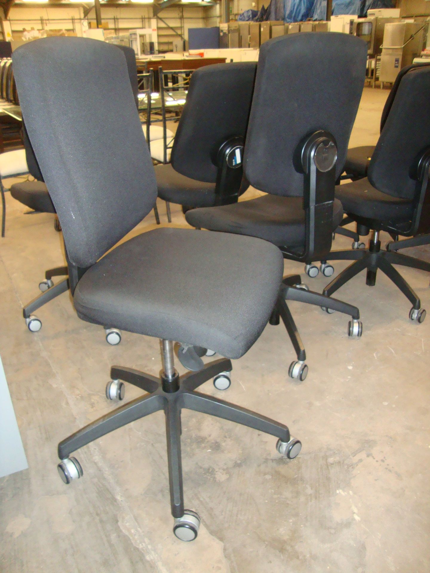 6 off matching black operator's chairs - Image 6 of 7