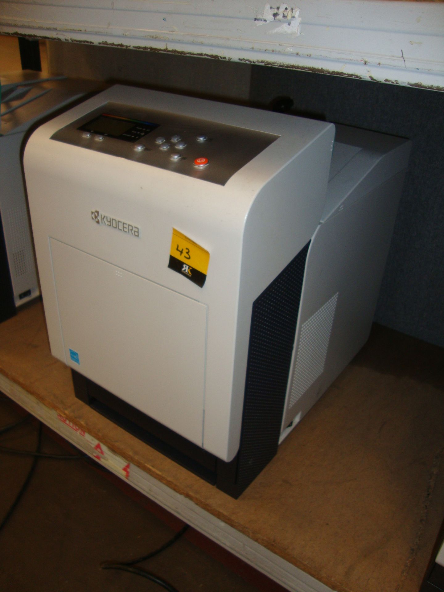 Kyocera model FS-C5400DN 35 page per minute colour laser printer. Up to 9,600 DPI printing quality - Image 2 of 3