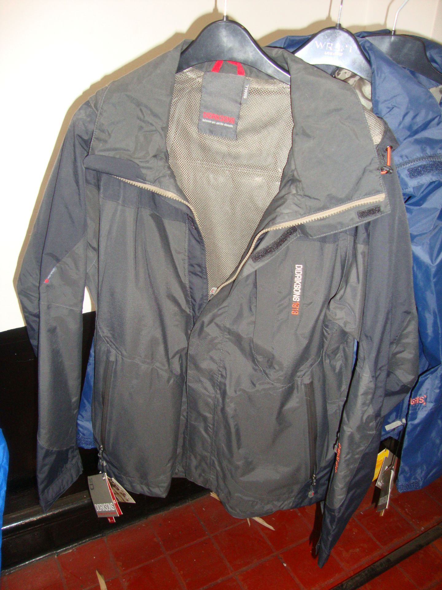 7 off Didriksons waterproof jackets in assorted styles and colours - Image 3 of 8