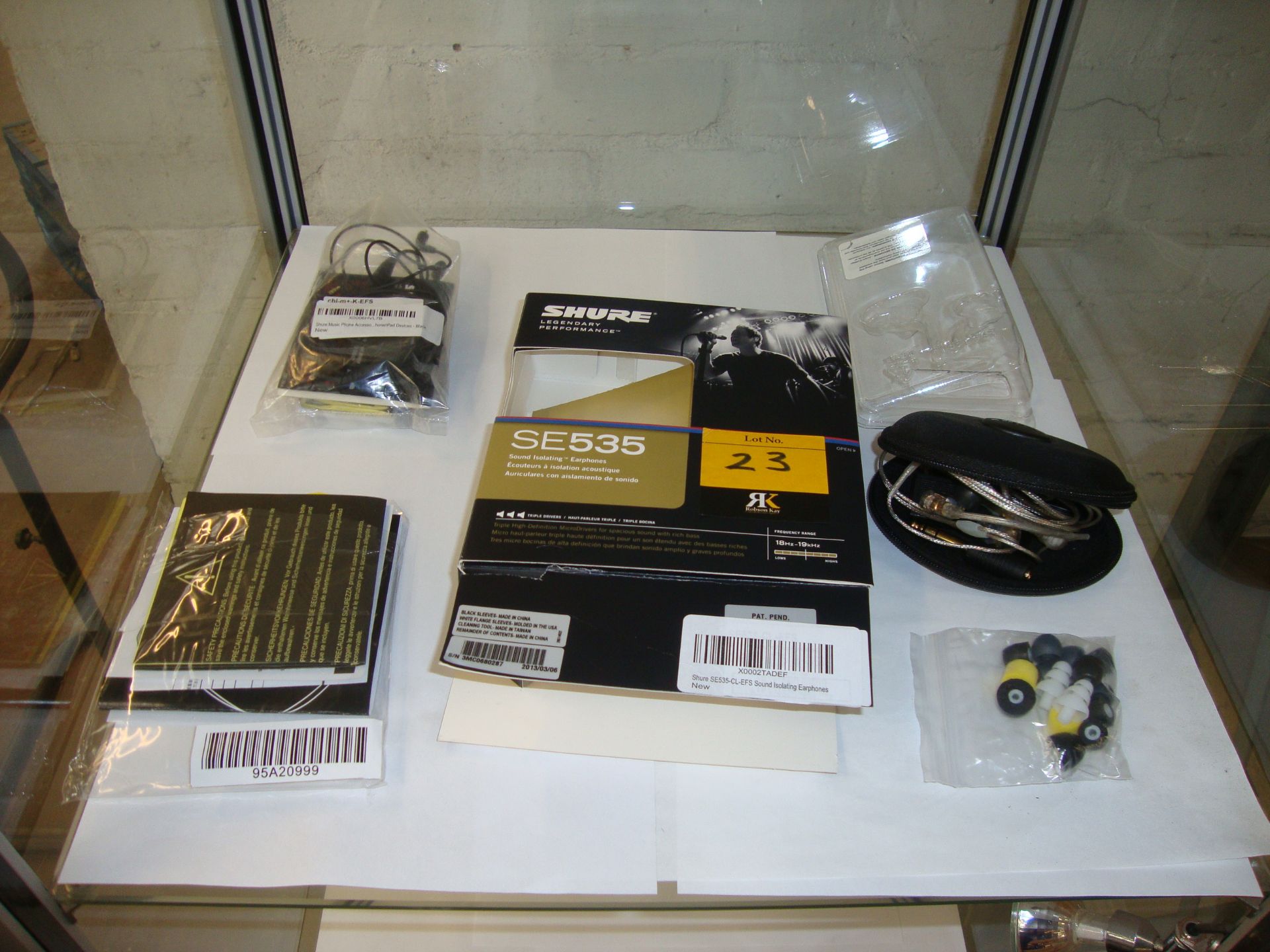 Shure model SE535 sound isolating earphones. This lot includes all of the ancillary items detailed - Image 2 of 8
