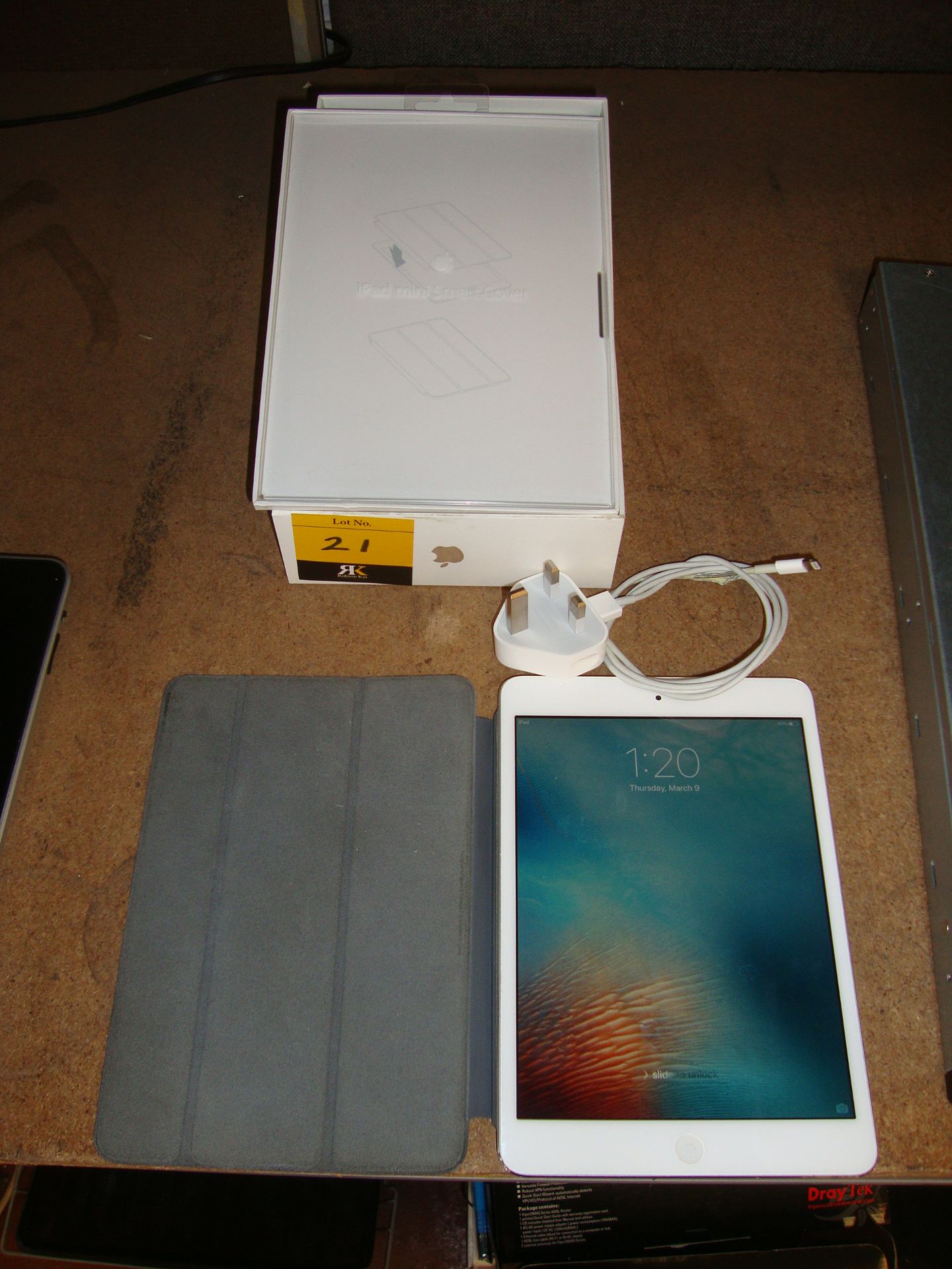 Apple iPad mini 16Gb white model A1432, MD531B/A. This lot consists of the iPad itself, Smart - Image 7 of 8
