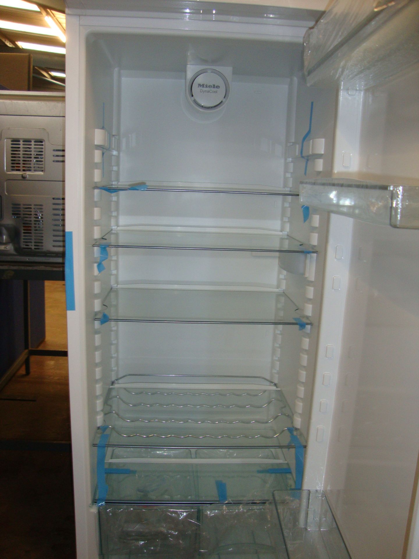 Miele tall fridge. NB damaged handle - Bild 3 aus 3