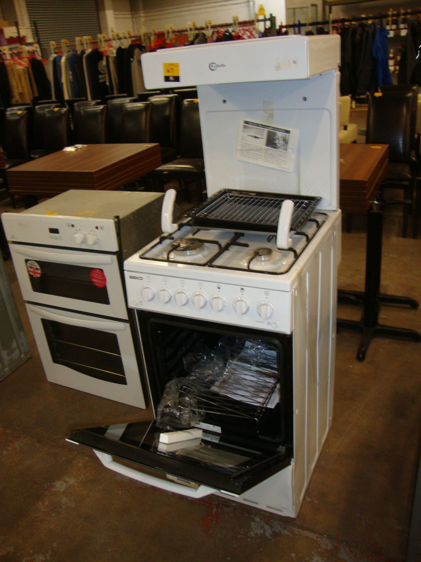 Beko Flavel white floorstanding oven with 4 ring gas burner & overhead grill system - the grill - Bild 2 aus 4