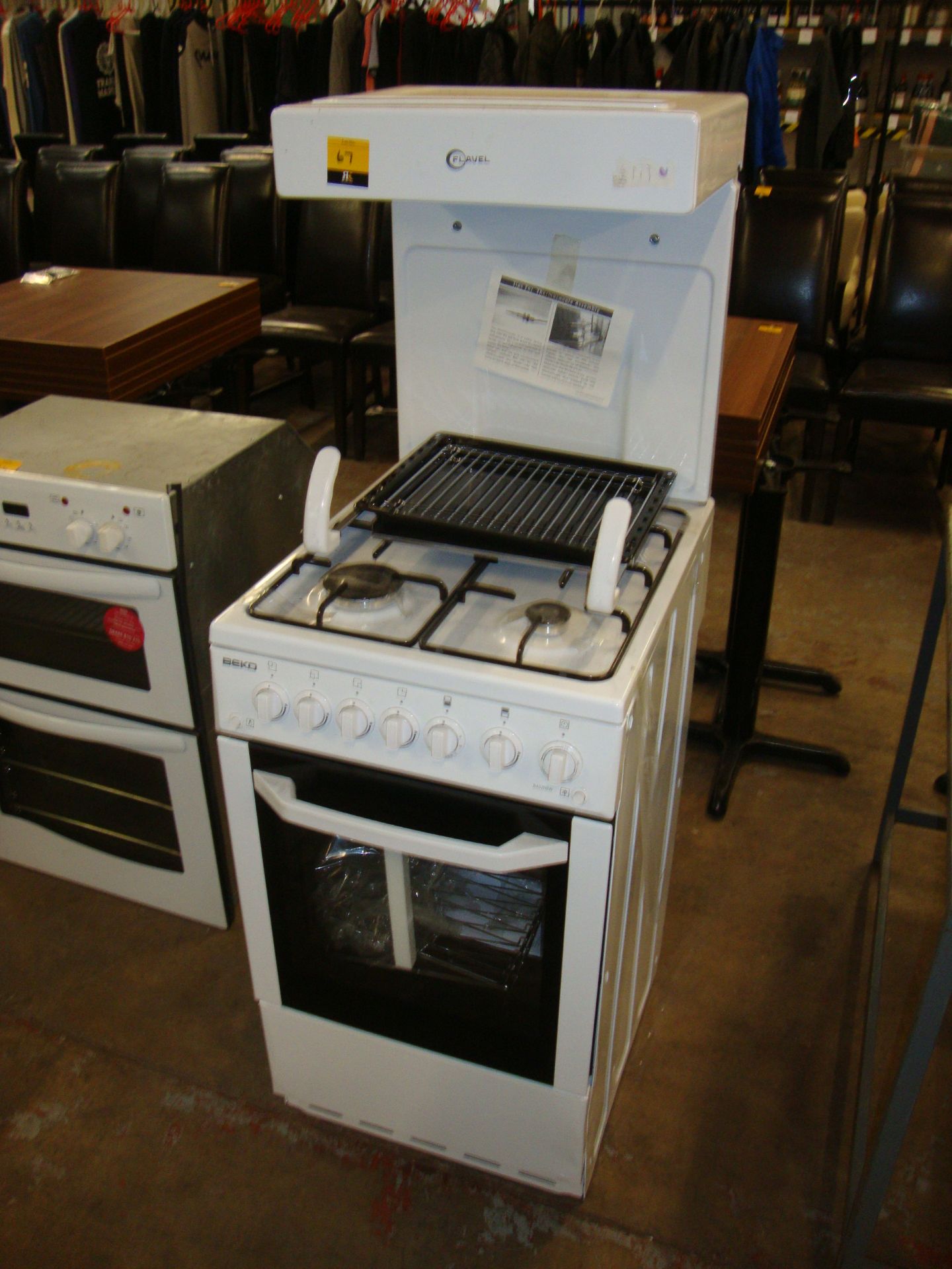 Beko Flavel white floorstanding oven with 4 ring gas burner & overhead grill system - the grill - Bild 4 aus 4