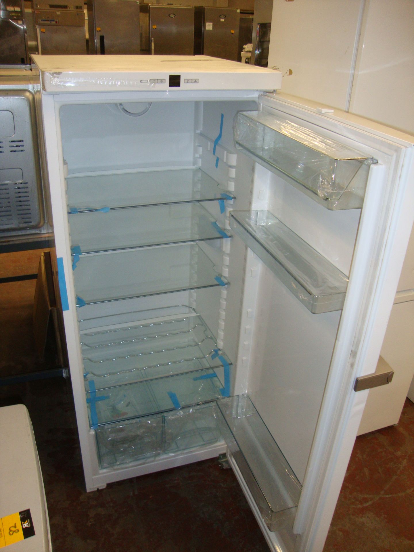 Miele tall fridge. NB damaged handle - Bild 2 aus 3