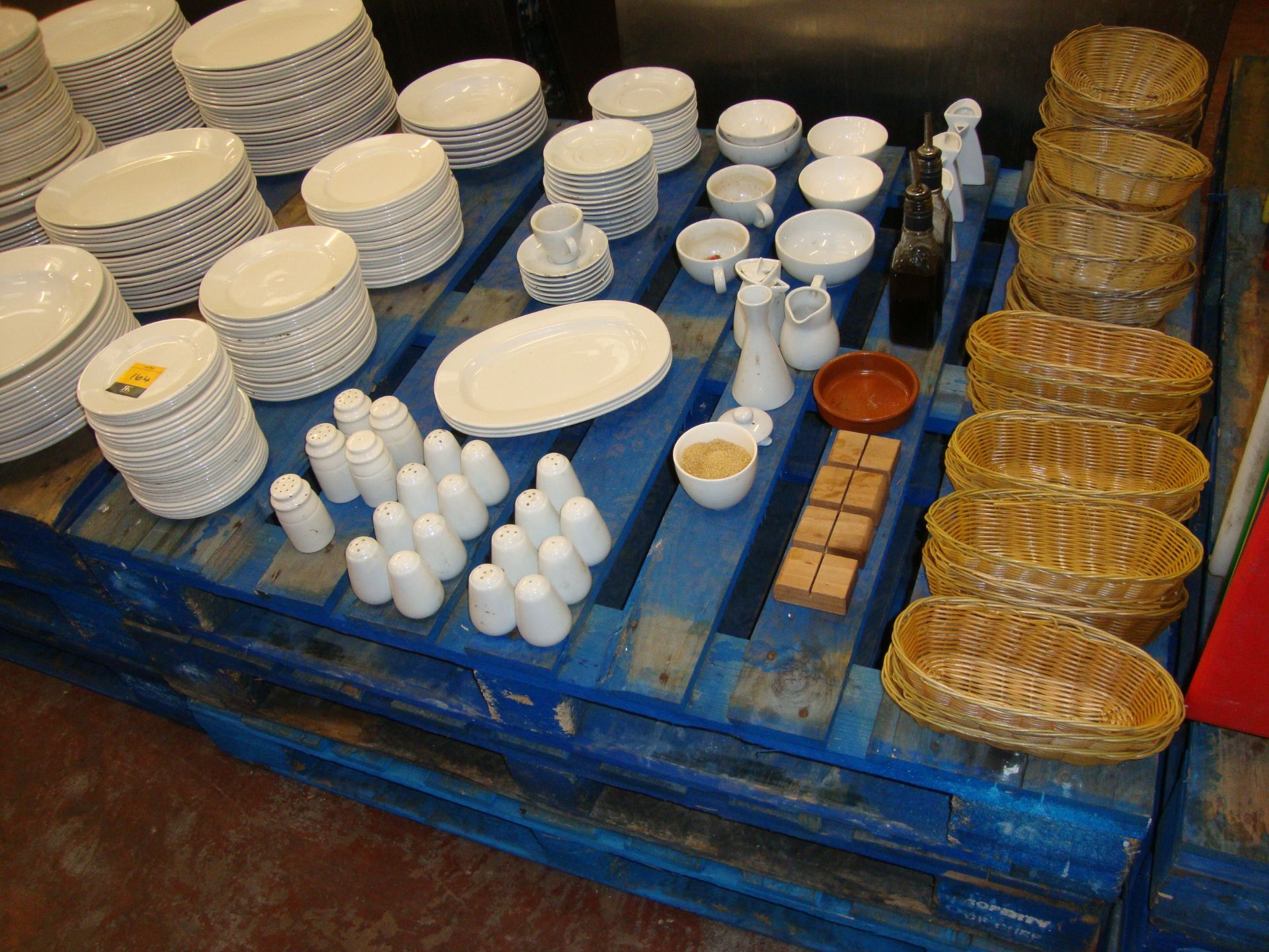 The contents of a pallet of assorted plates, cups, saucers, condiment sets, baskets & more - Image 5 of 5