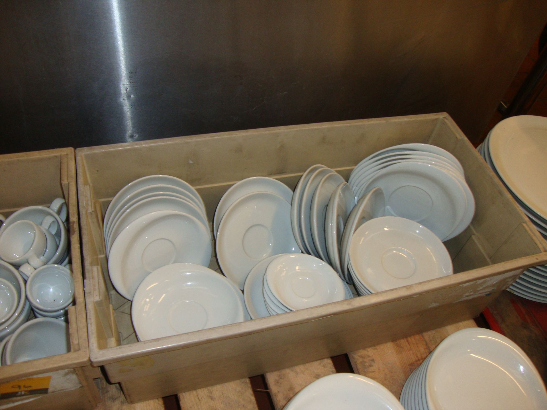 The contents of a pallet of assorted crockery, cups & saucers - beige crates excluded - Image 6 of 7