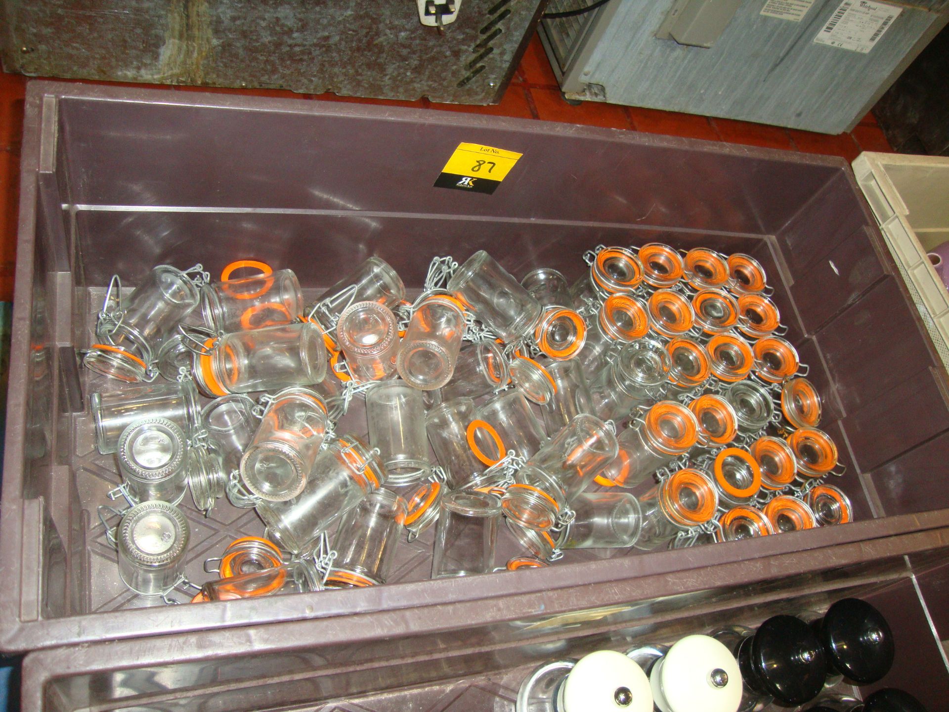 Quantity of glass jars