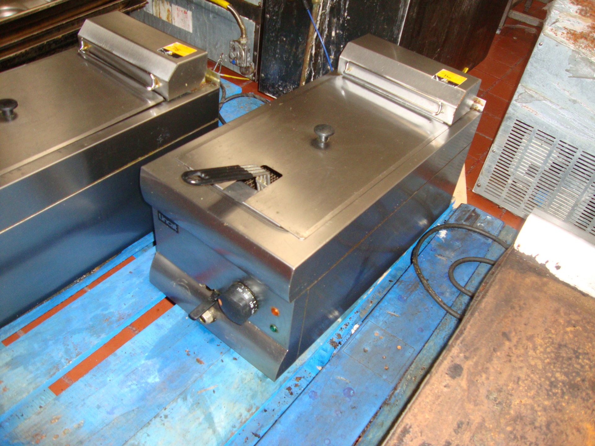 Lincat DF33 bench top stainless steel deep fat fryer