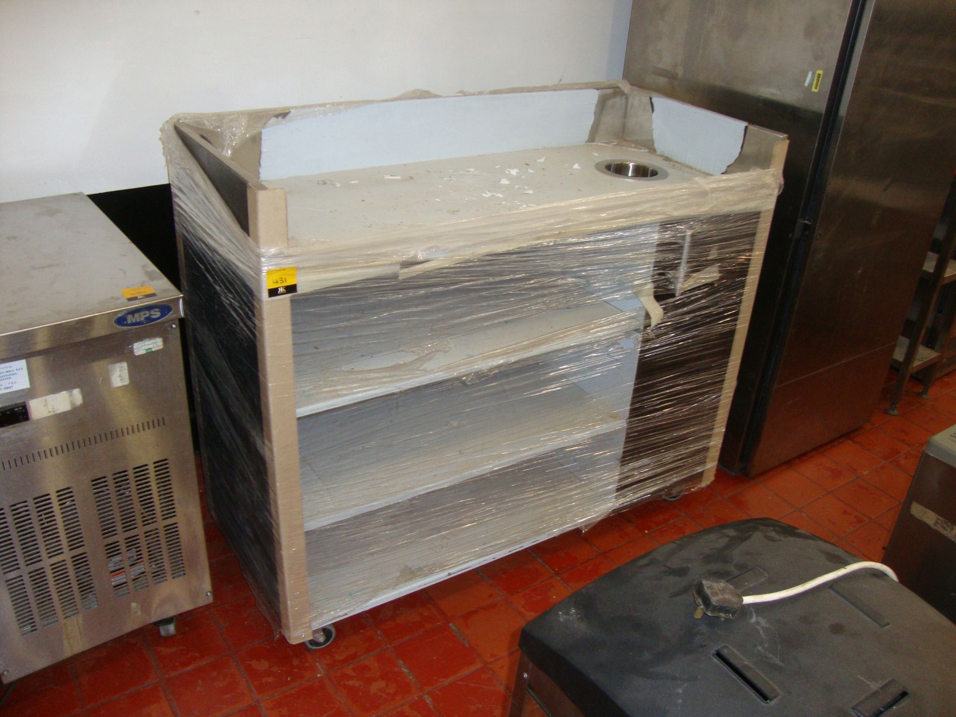 Stainless steel shelving unit on wheels, with black exterior side panels - Image 2 of 3