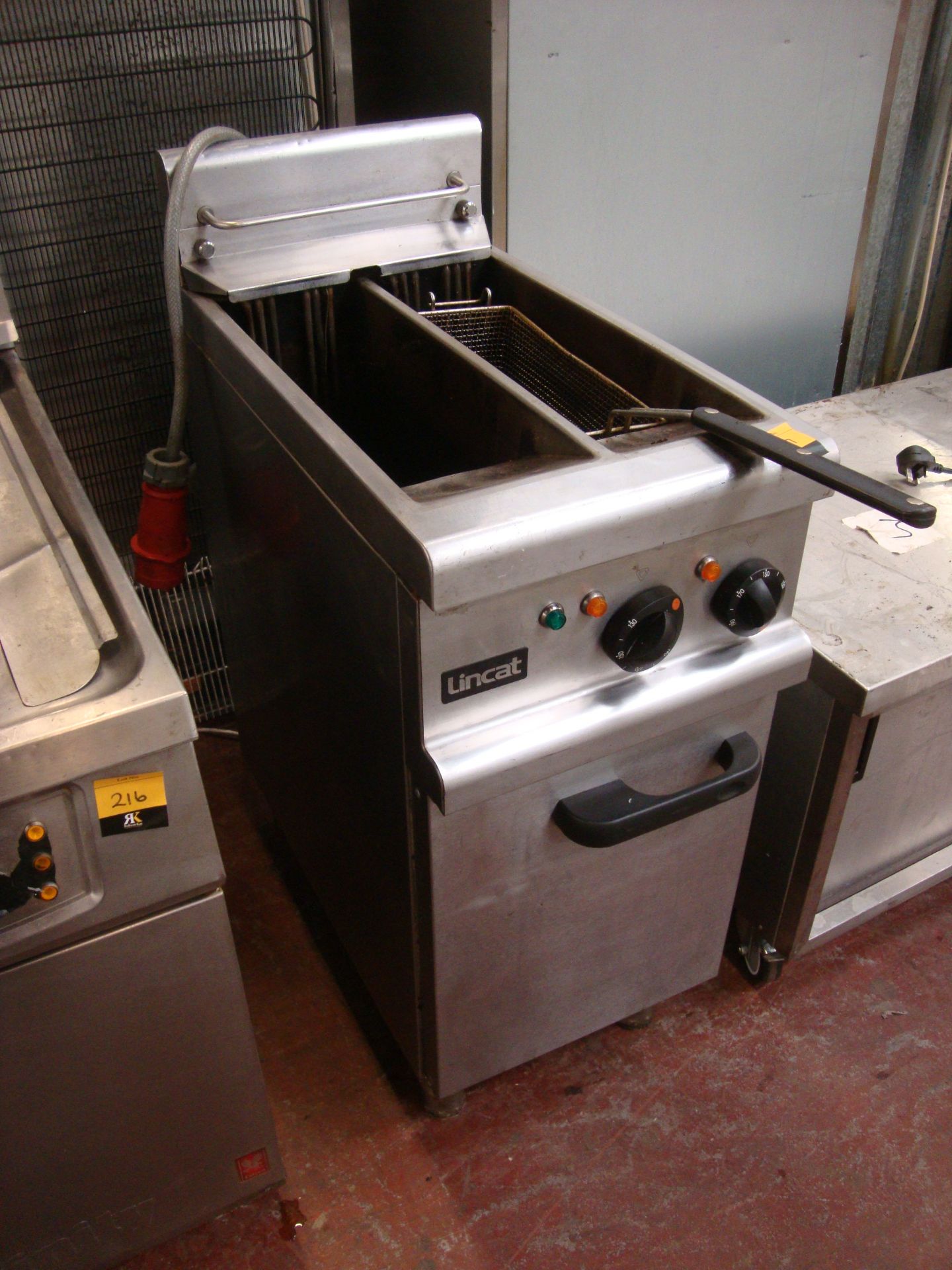 Lincat stainless steel floorstanding twin deep fat fryer - Image 3 of 5