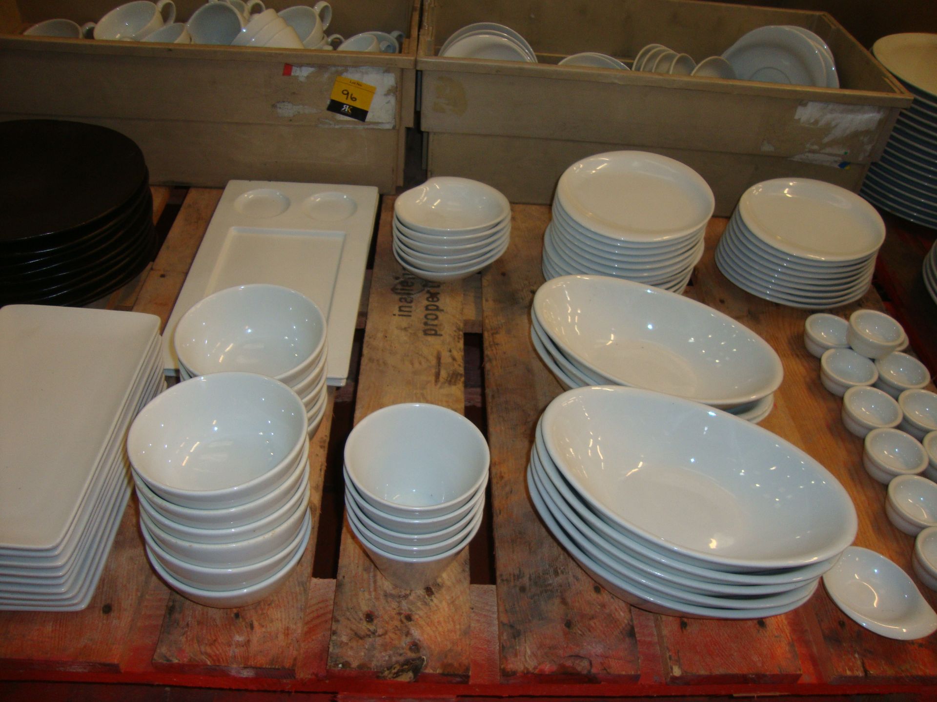 The contents of a pallet of assorted crockery, cups & saucers - beige crates excluded - Image 3 of 7