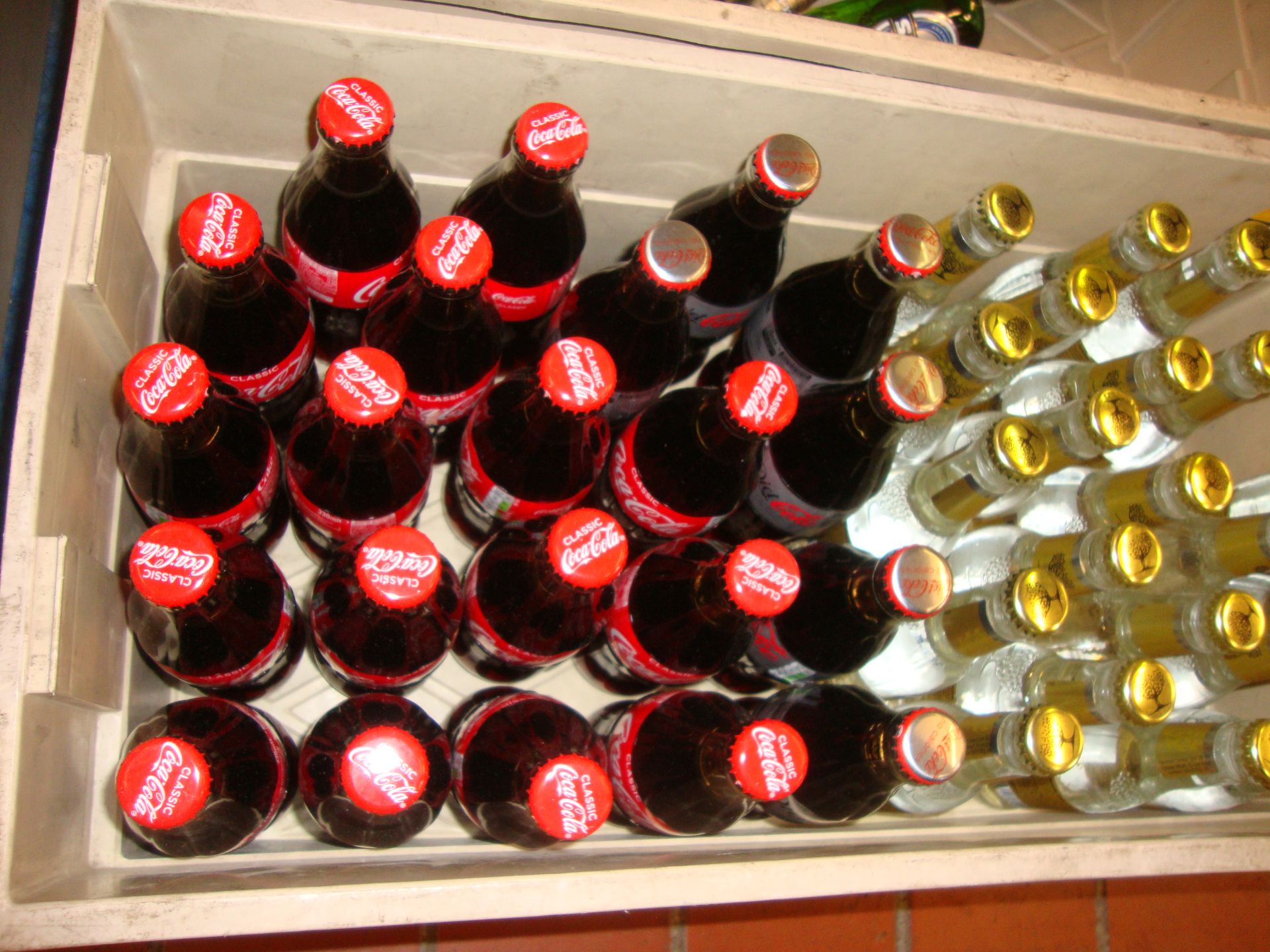 The contents of a crate of Coca Cola & Fever Tree tonic water - Image 3 of 3