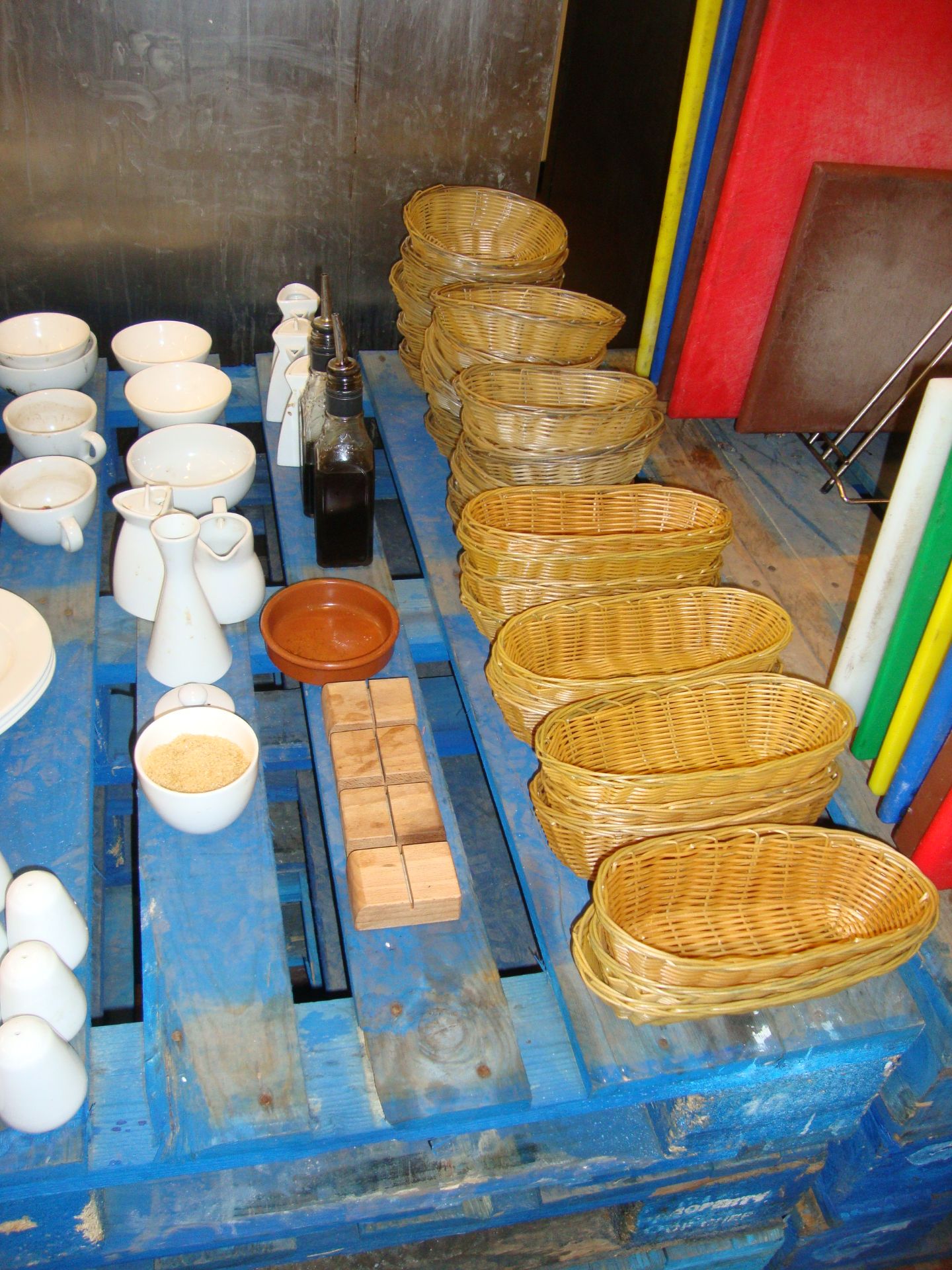 The contents of a pallet of assorted plates, cups, saucers, condiment sets, baskets & more - Image 4 of 5