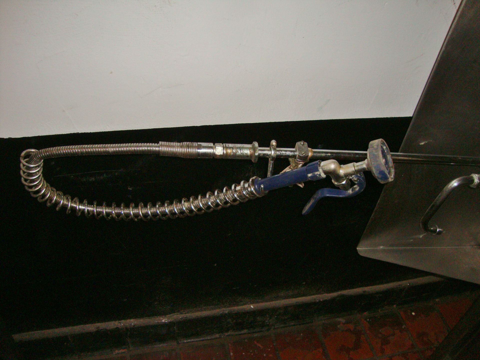 Stainless steel single bowl sink arrangement with overhead flexi tap unit, configured for use with - Image 5 of 6