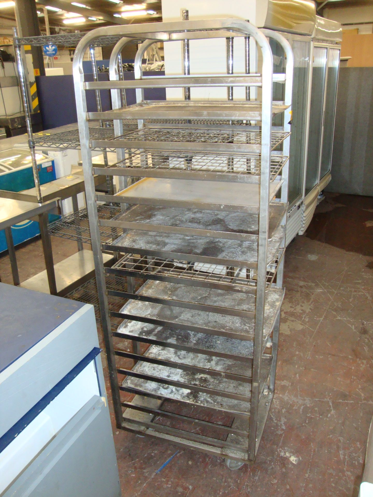 Baker's trolley with trays - Image 3 of 3