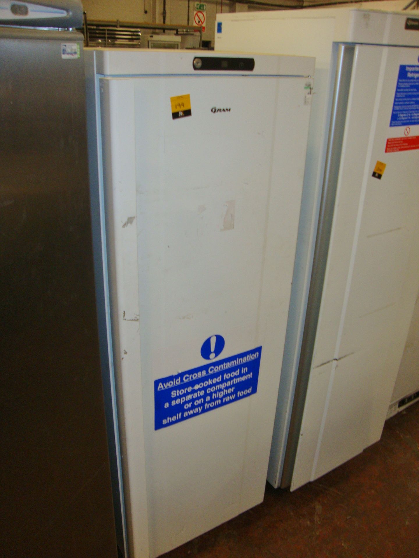 Gram K400 LUHC6W mobile tall fridge