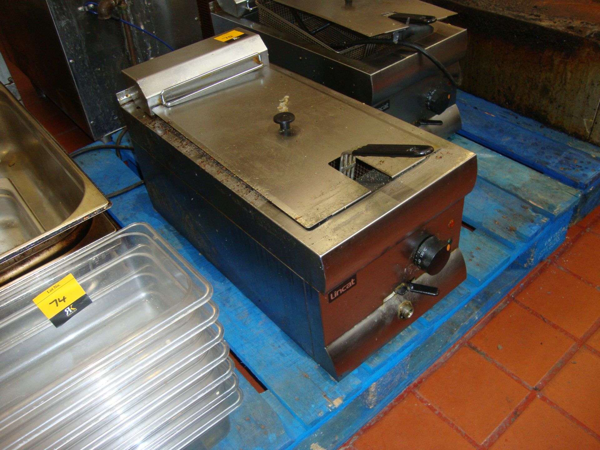 Lincat DF33 bench top stainless steel deep fat fryer - Image 4 of 4