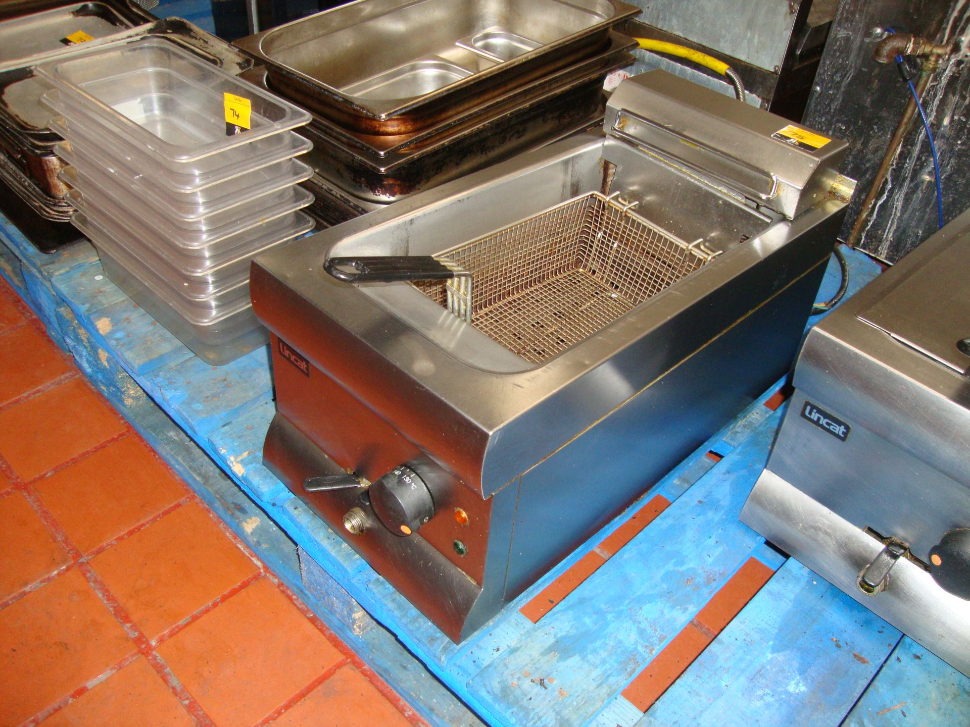 Lincat DF33 bench top stainless steel deep fat fryer - Image 2 of 4